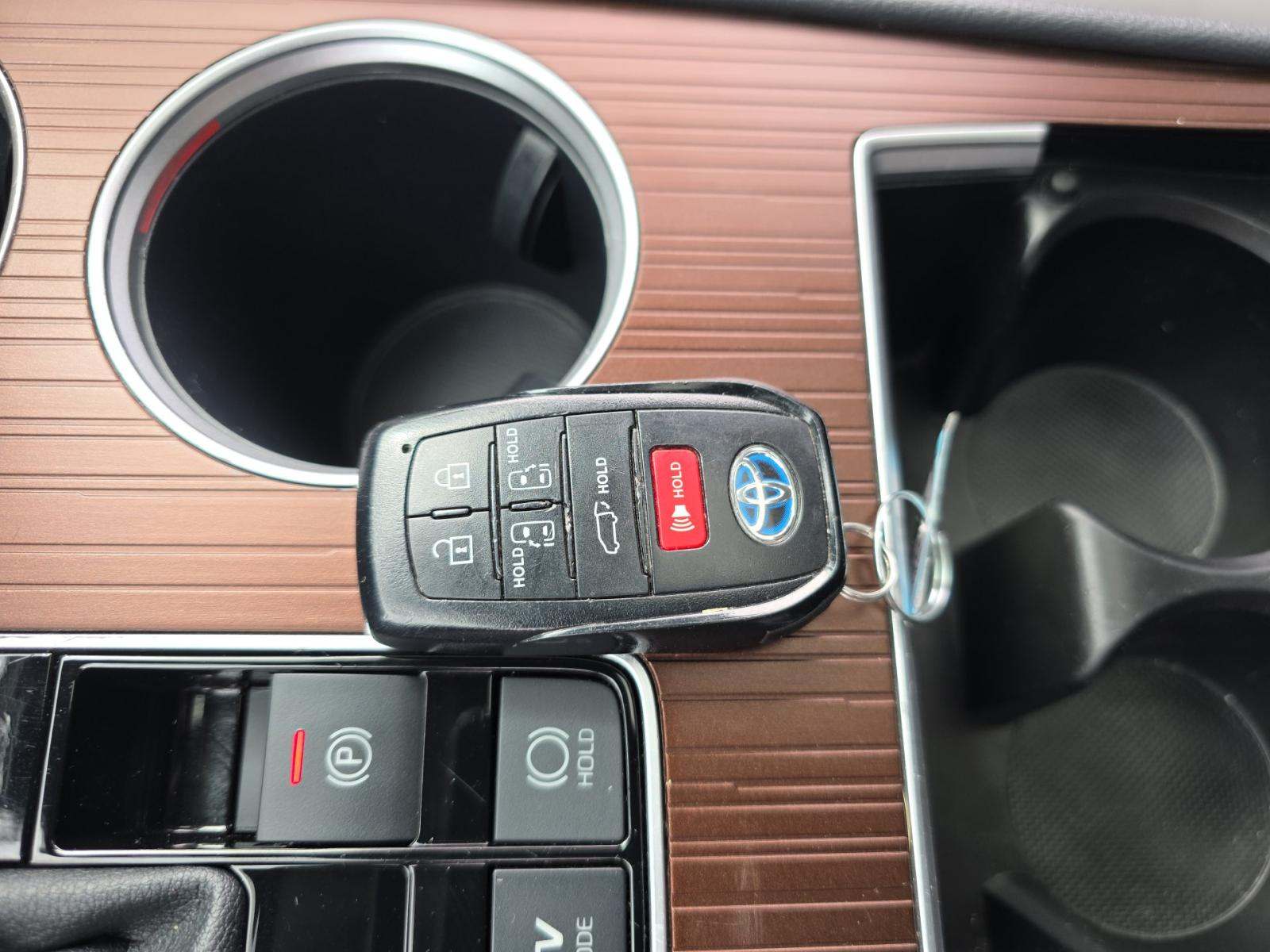 TOYOTA SIENNA - 8