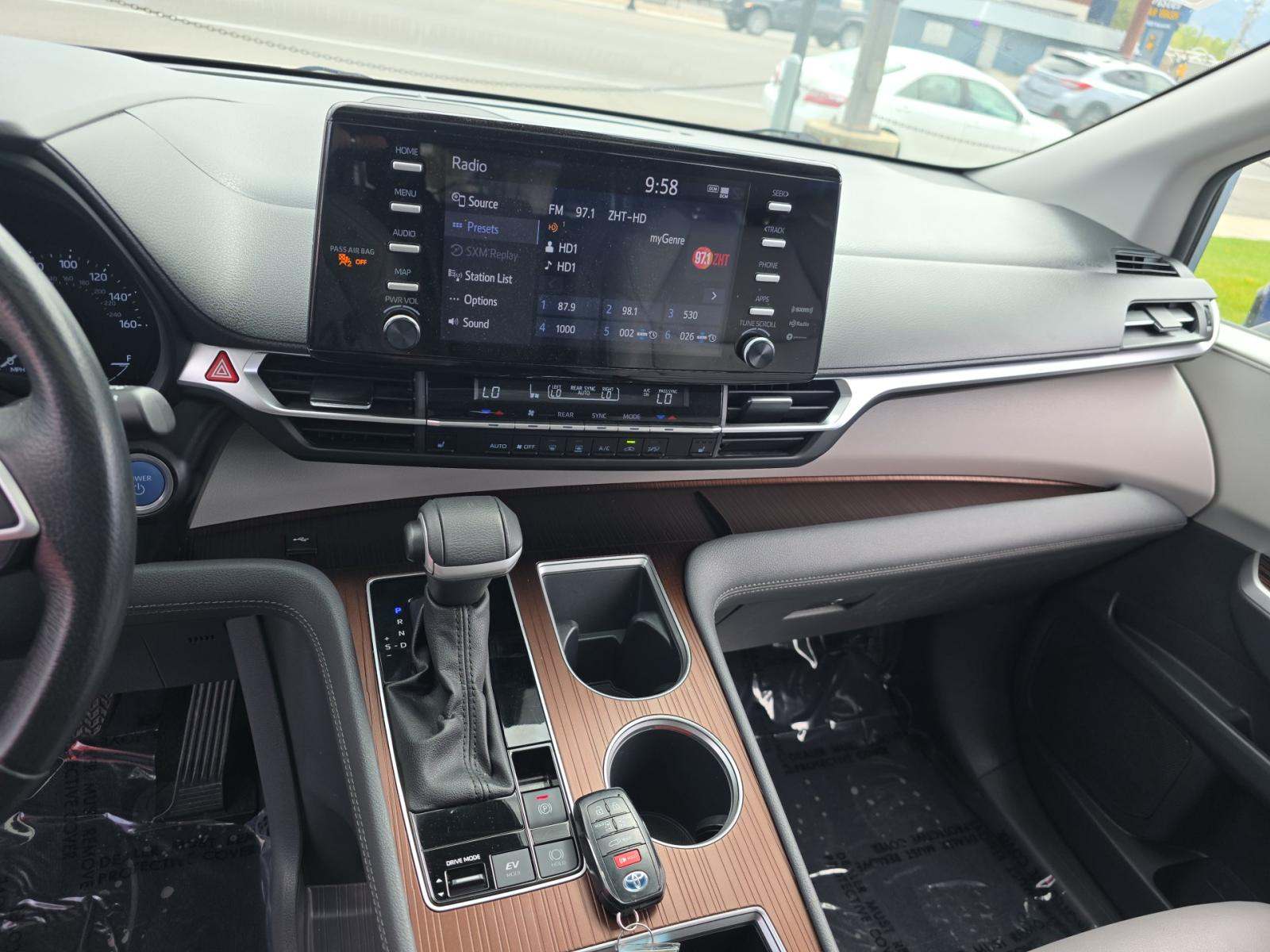 TOYOTA SIENNA - 10