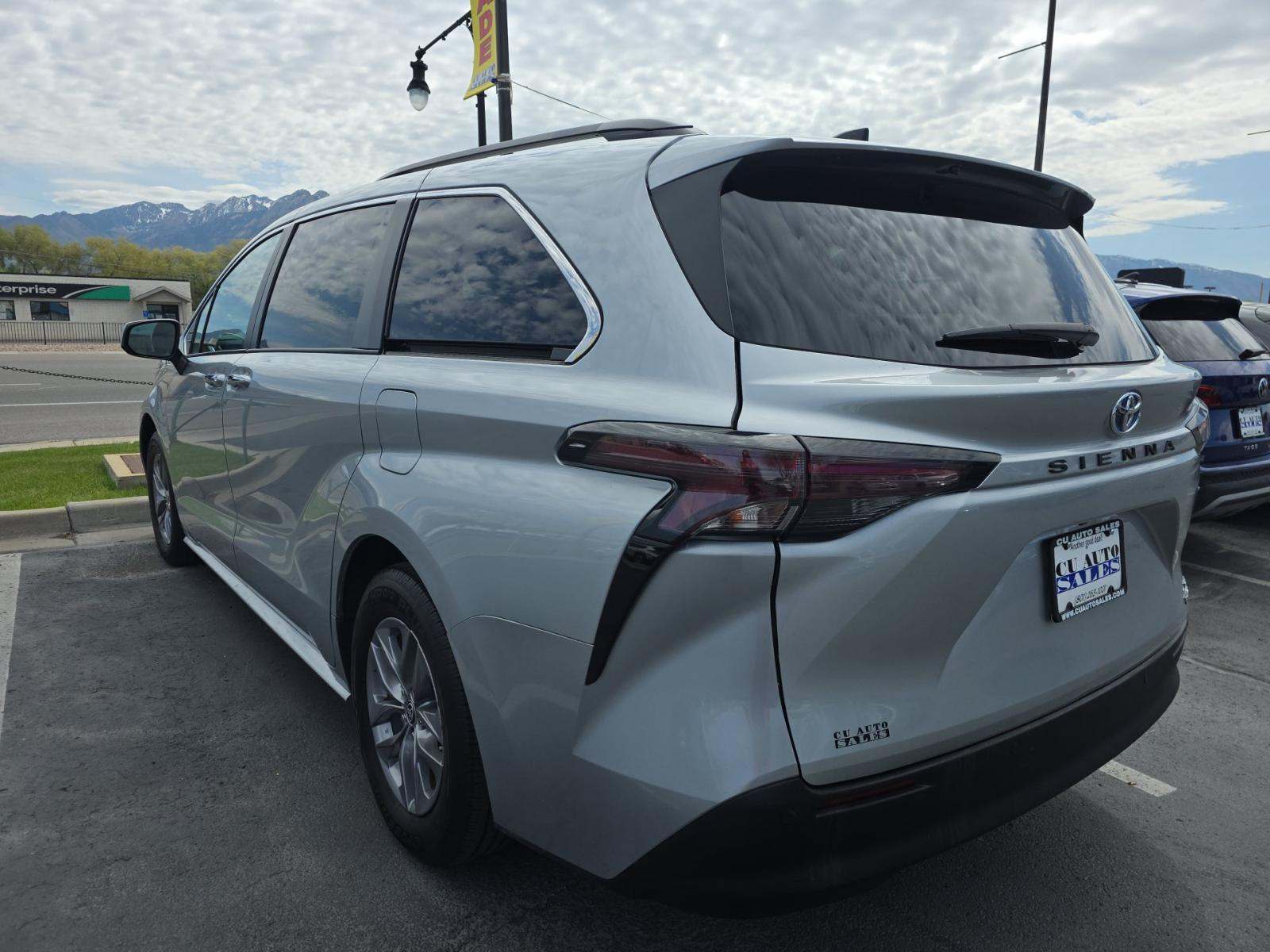 TOYOTA SIENNA - 2