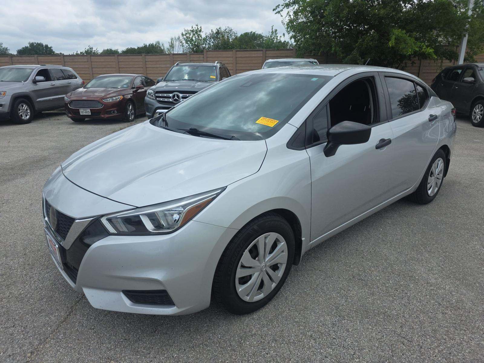 NISSAN VERSA - 1
