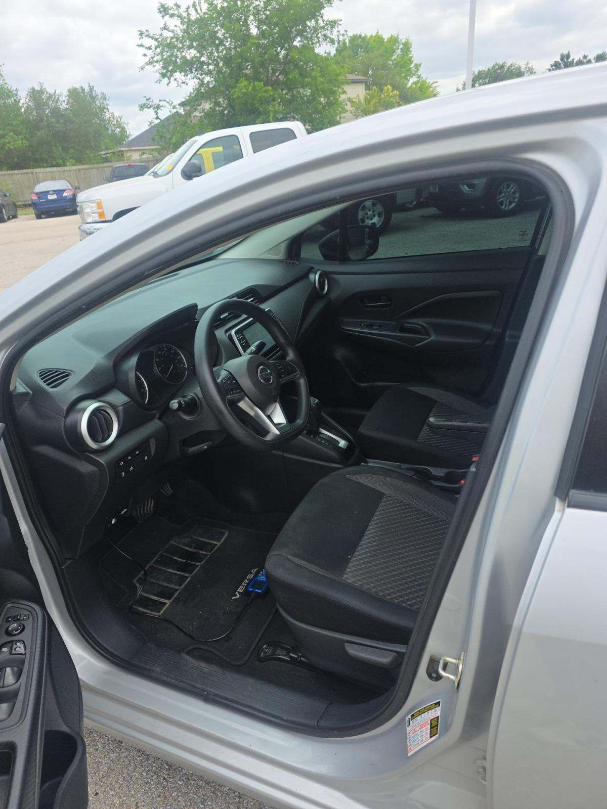 NISSAN VERSA - 6