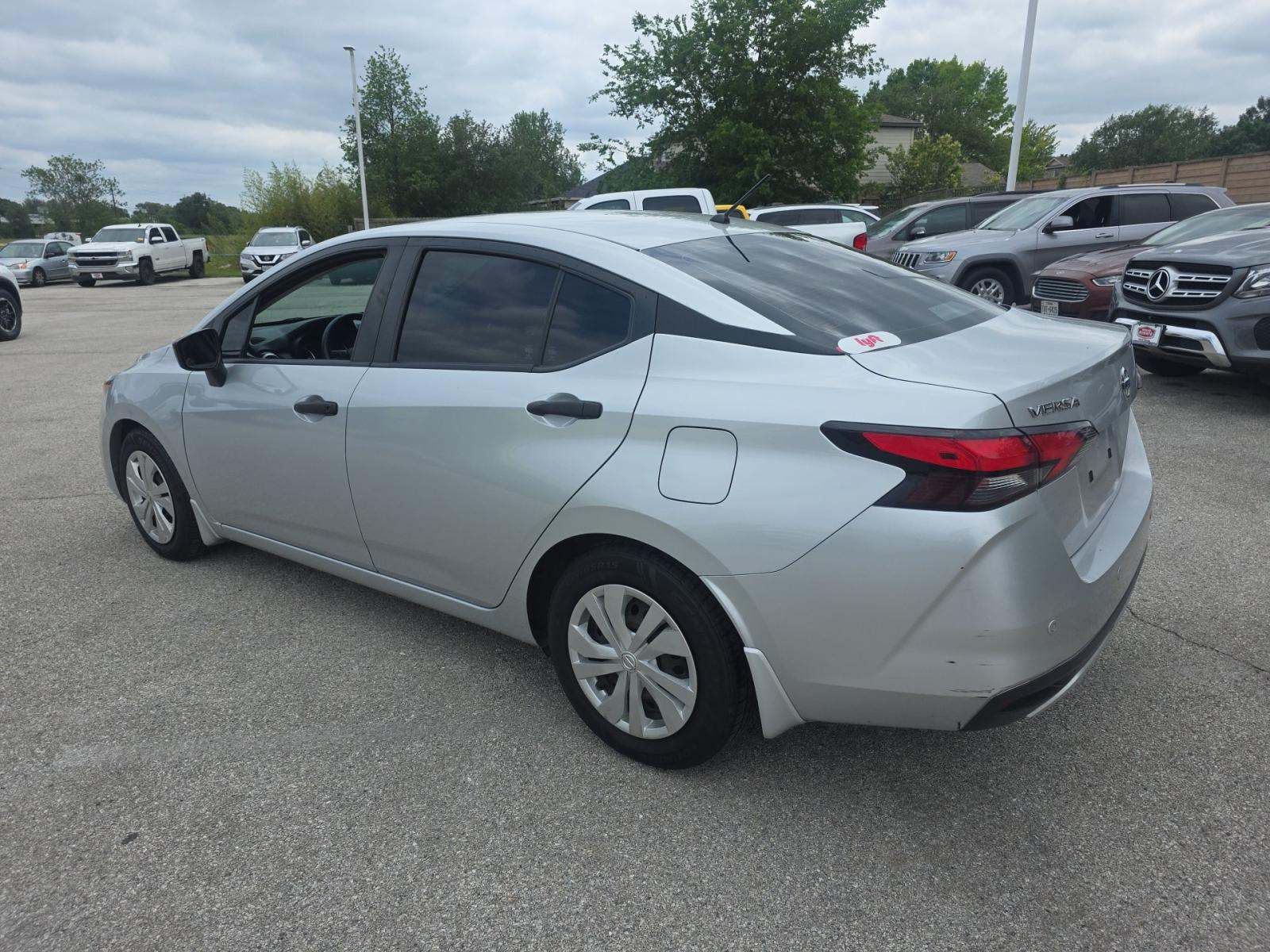 NISSAN VERSA - 2