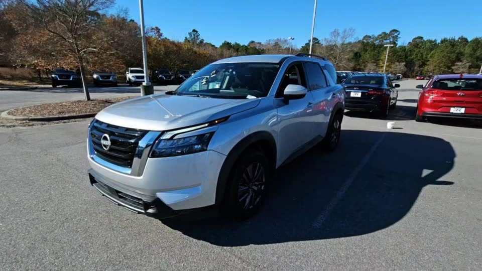 2023 Nissan Pathfinder SV