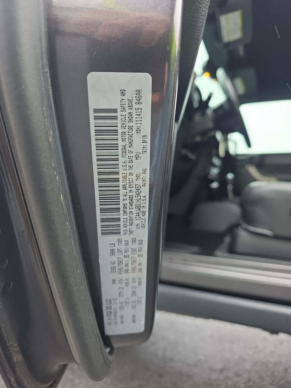 JEEP SAHARA 75TH ANNIVERSARY EDITION - 5