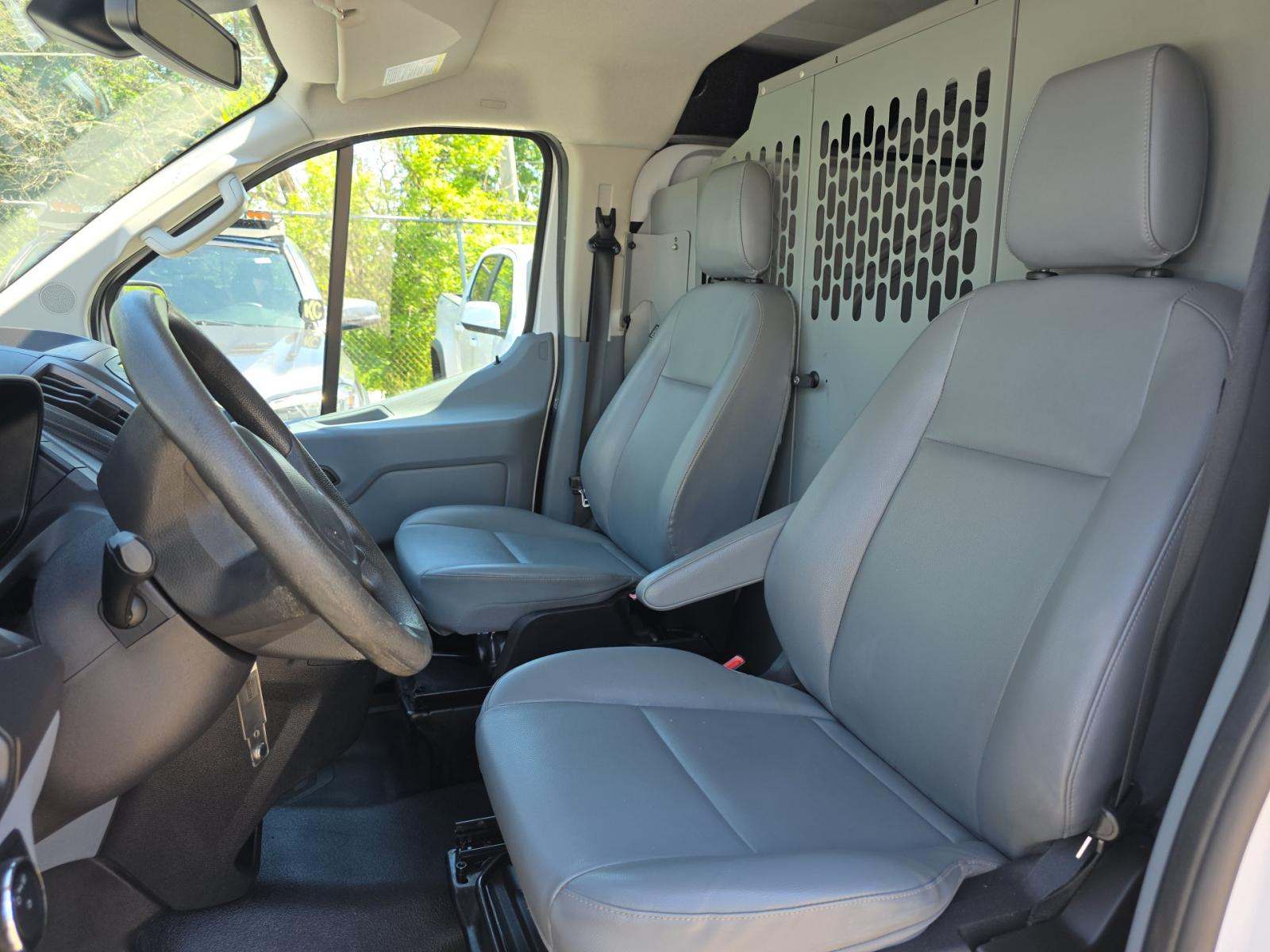 FORD TRANSIT 150 - 6