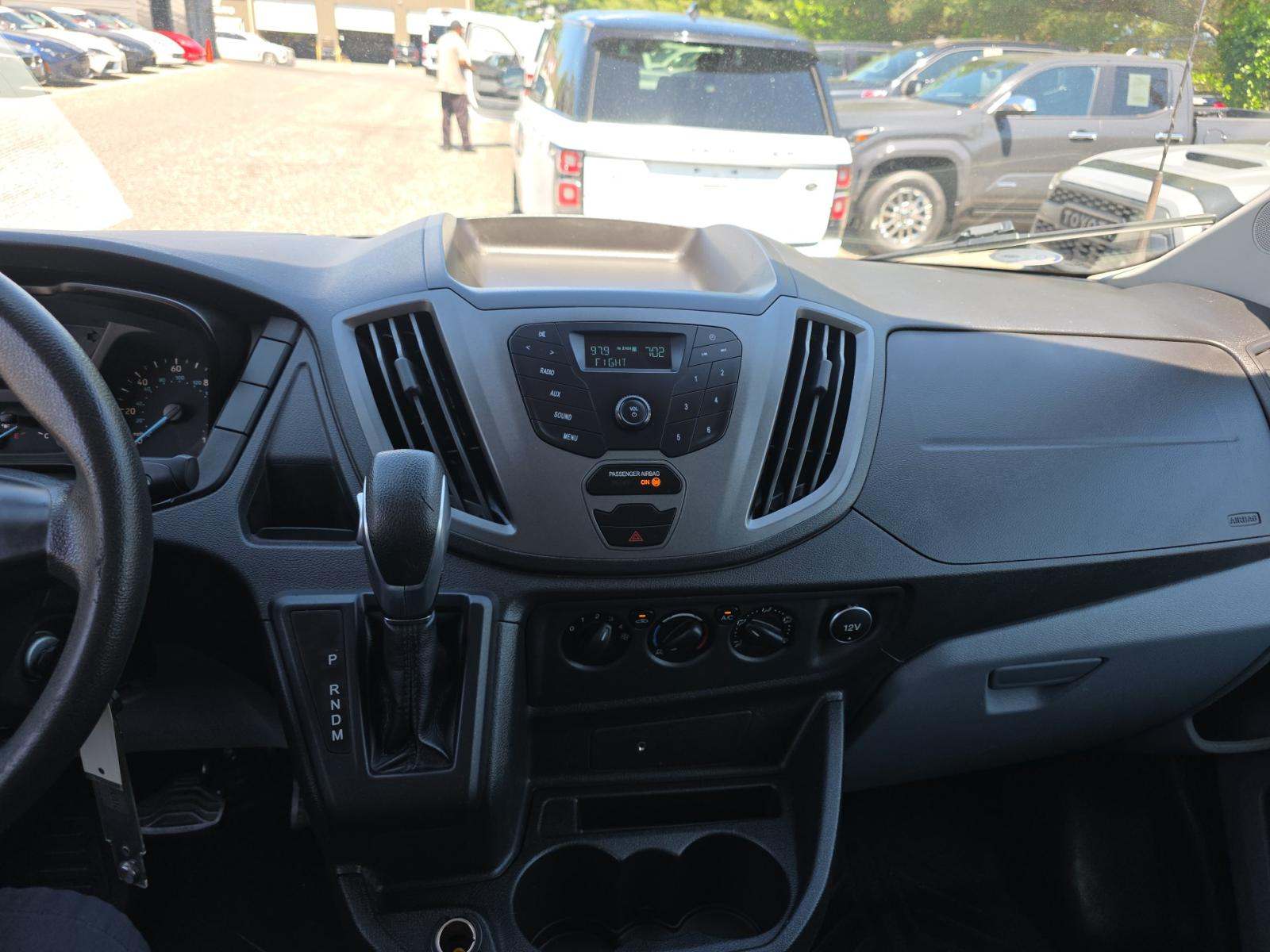 FORD TRANSIT 150 - 10