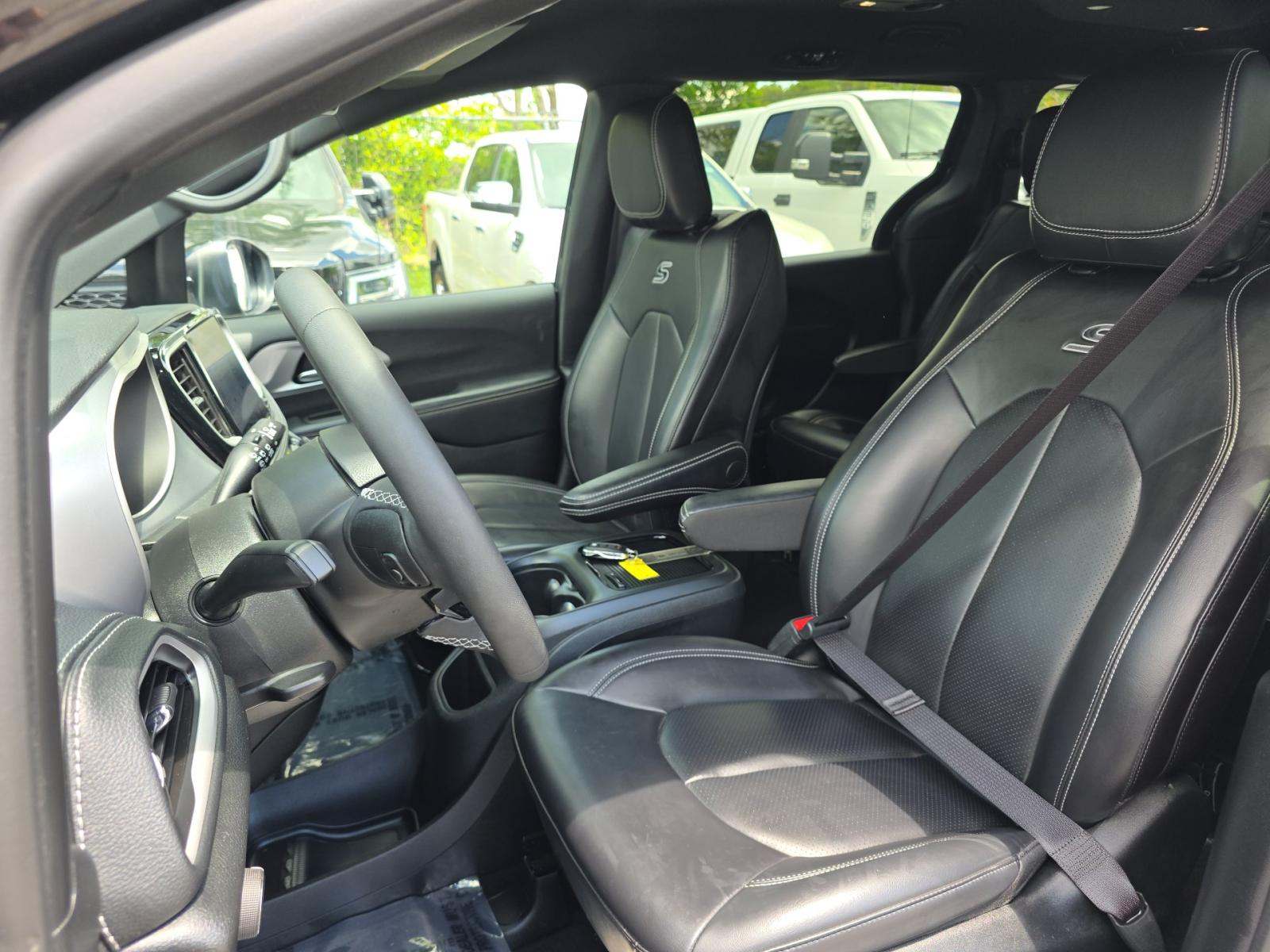 CHRYSLER PACIFICA - 6