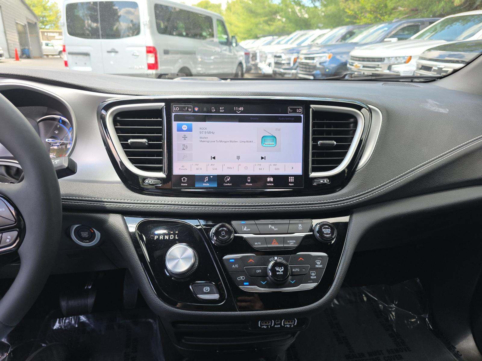 CHRYSLER PACIFICA - 10