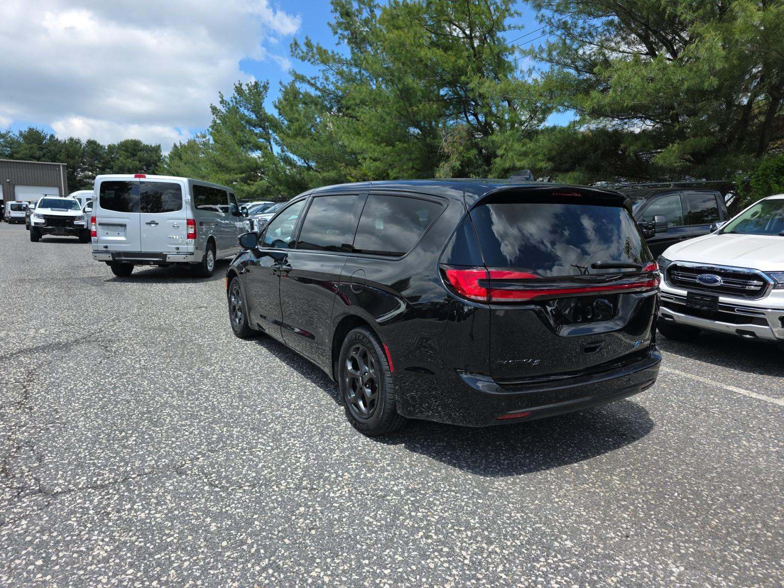 CHRYSLER PACIFICA - 2