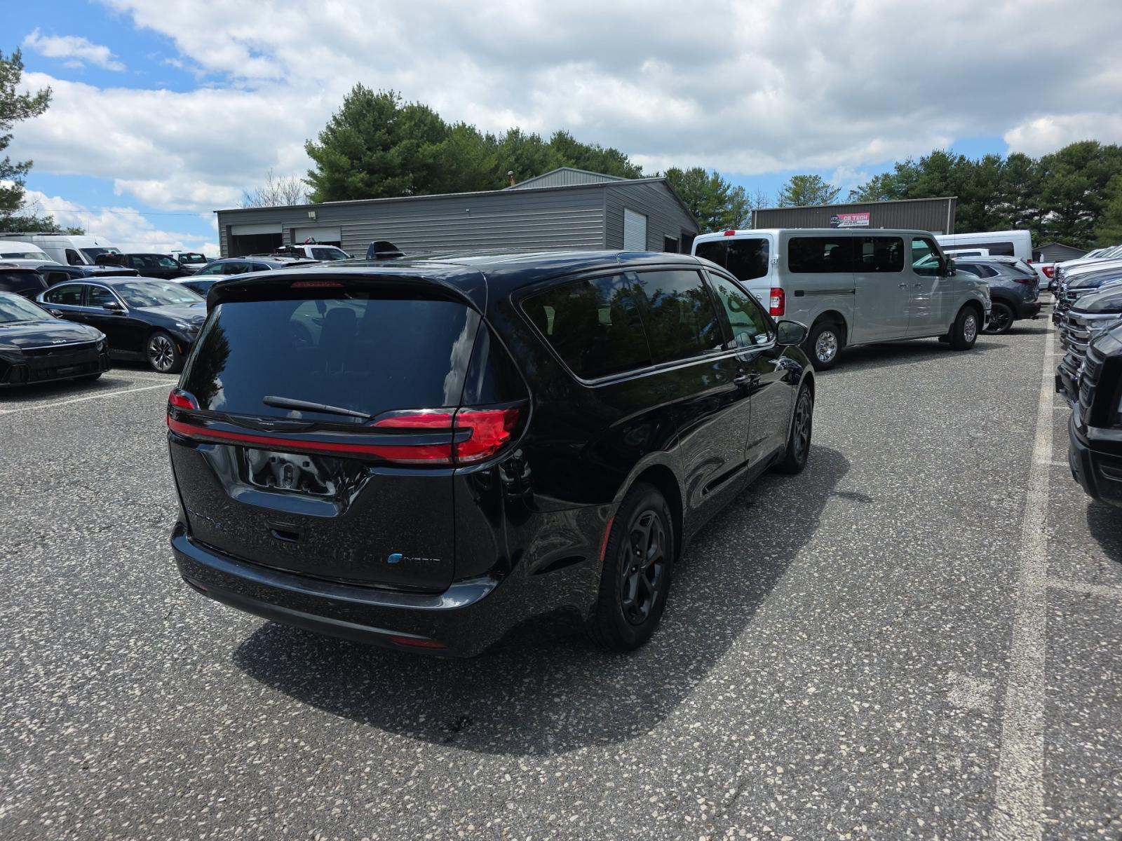 CHRYSLER PACIFICA - 3