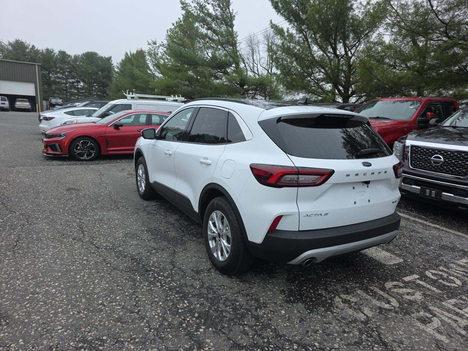 FORD ESCAPE - 2
