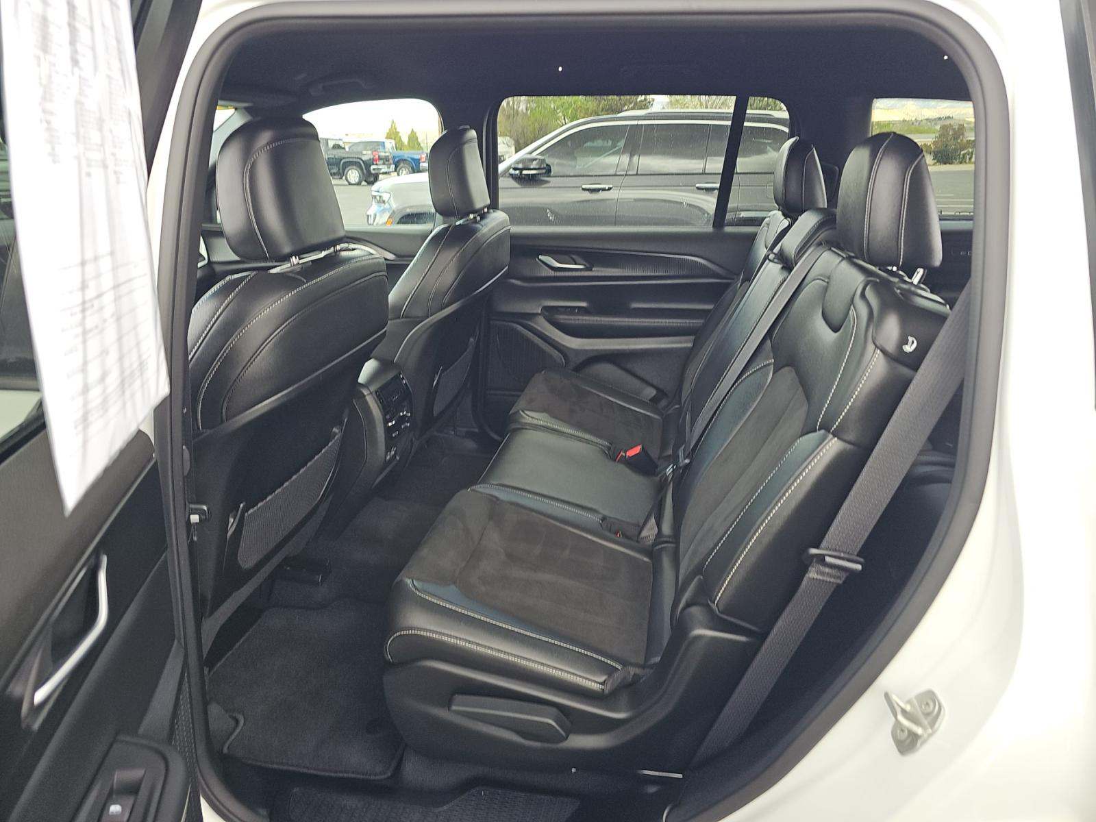 2024 Jeep Grand Cherokee L Altitude AWD