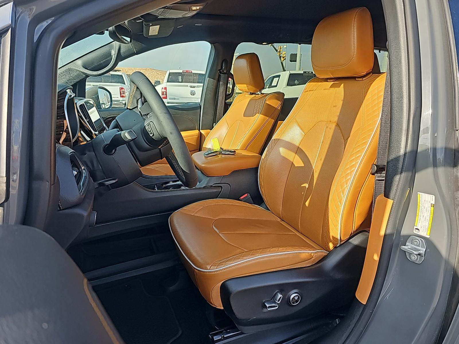 2022 Chrysler Pacifica Hybrid Pinnacle FWD