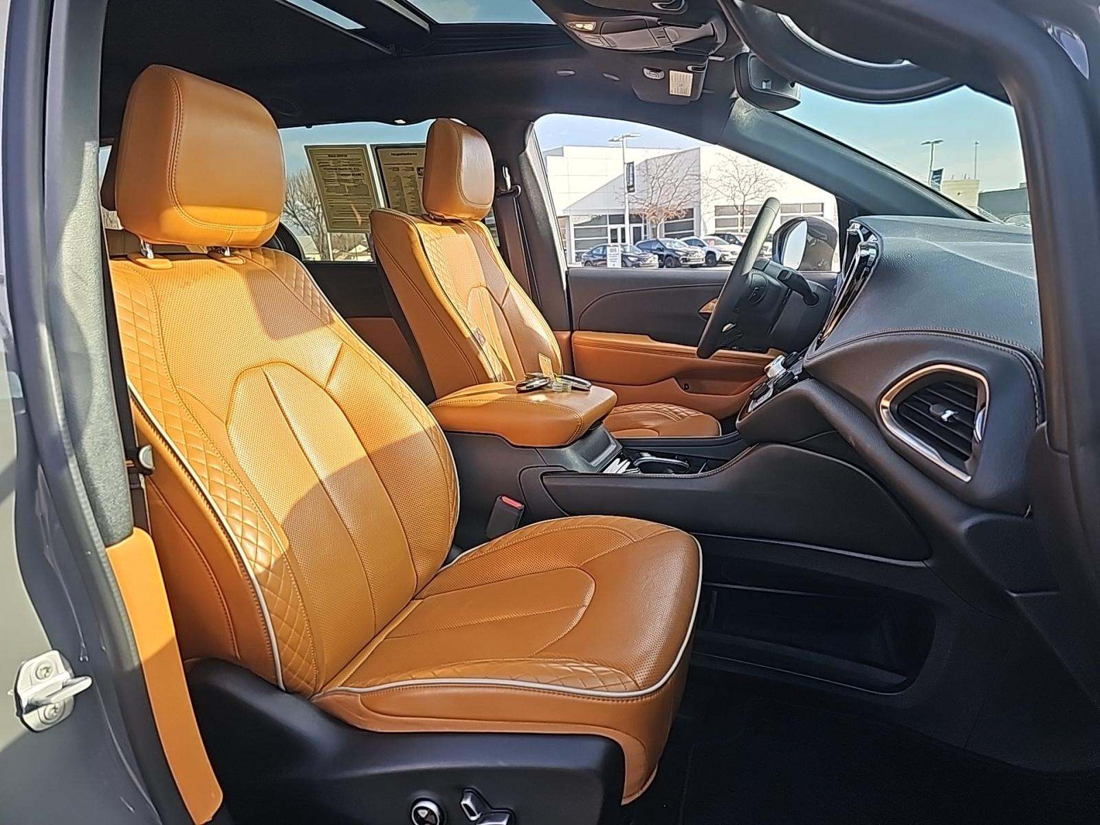 2022 Chrysler Pacifica Hybrid Pinnacle FWD