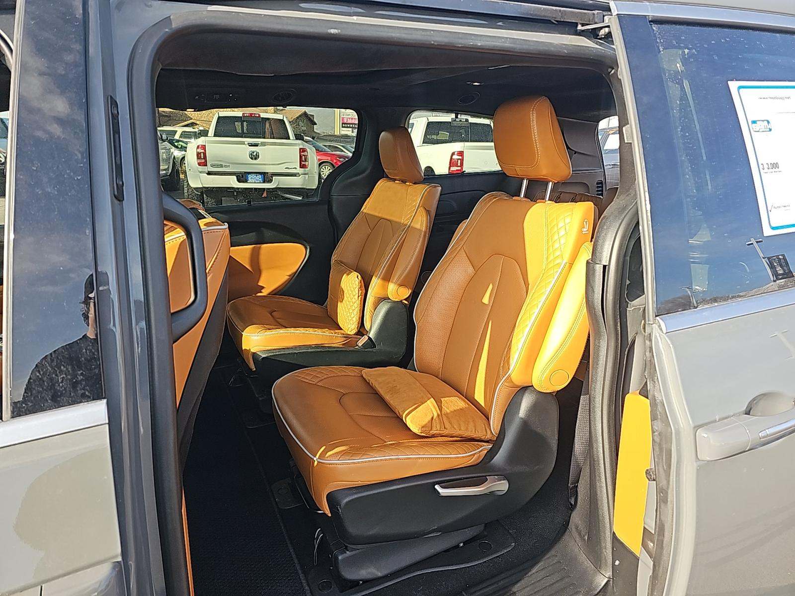 2022 Chrysler Pacifica Hybrid Pinnacle FWD