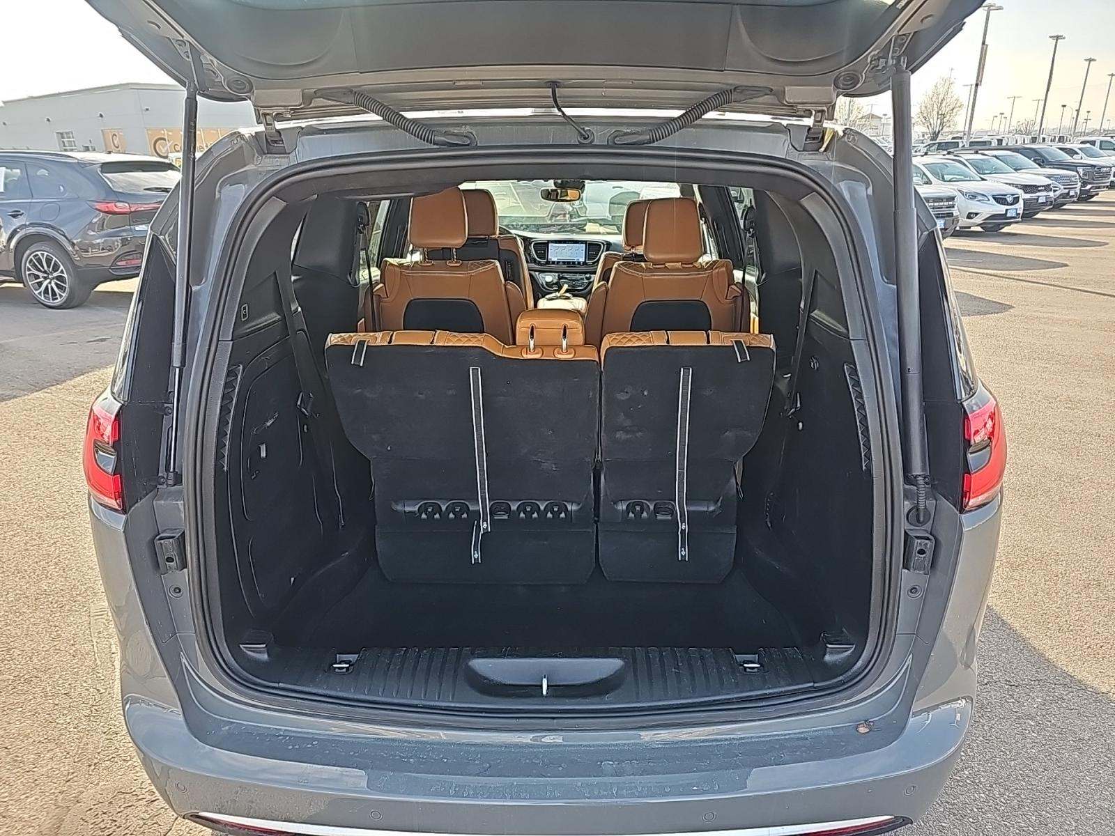 2022 Chrysler Pacifica Hybrid Pinnacle FWD