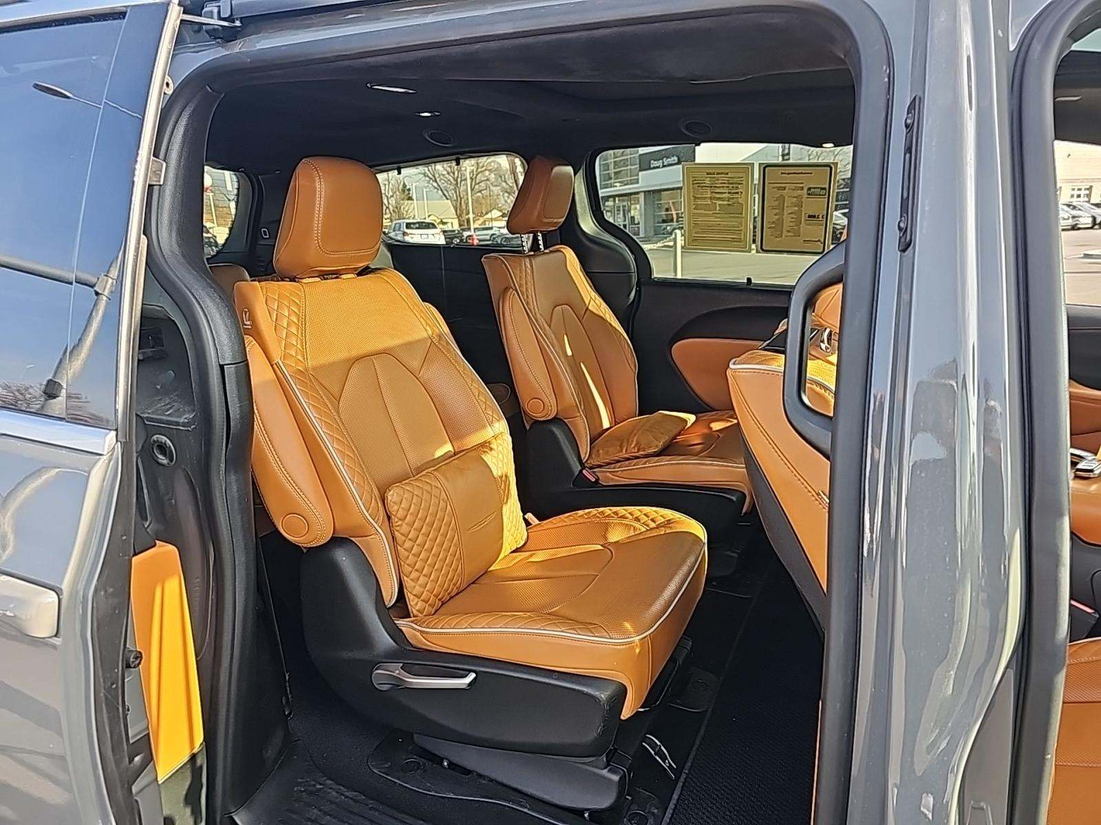 2022 Chrysler Pacifica Hybrid Pinnacle FWD