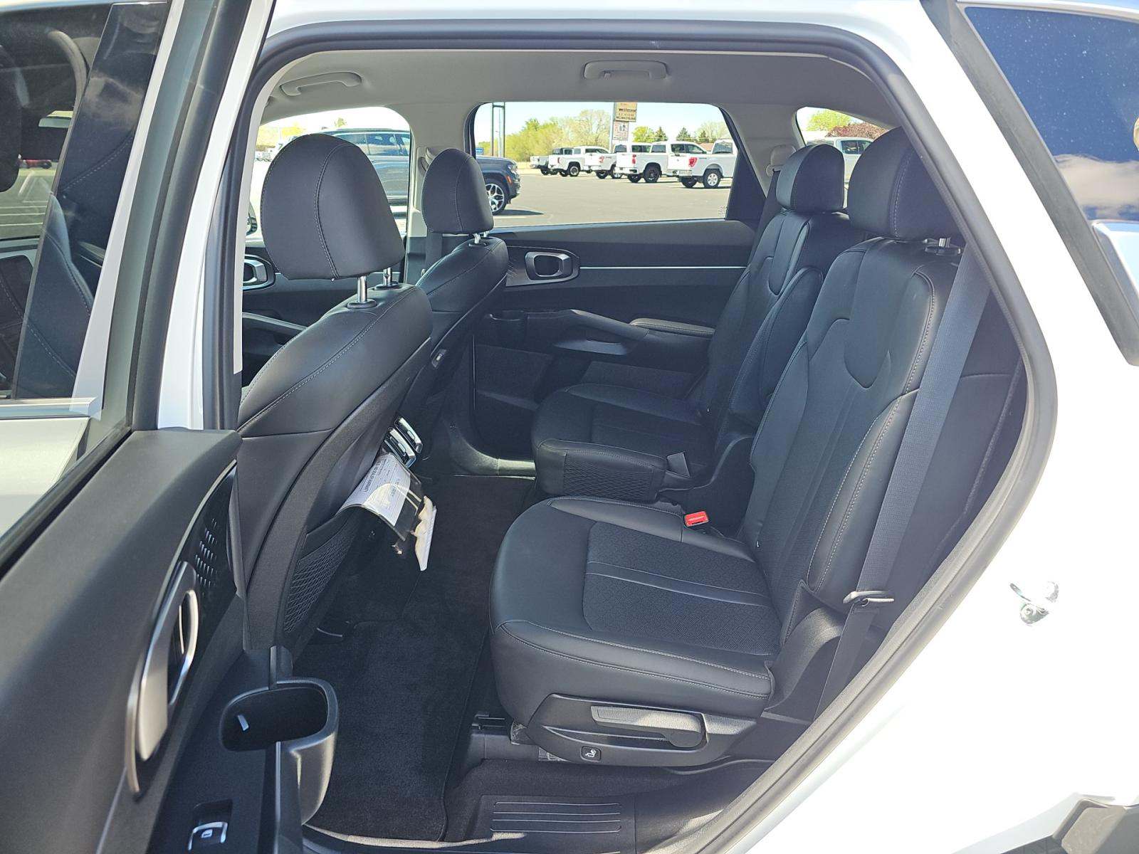 2023 Kia Sorento Hybrid EX AWD