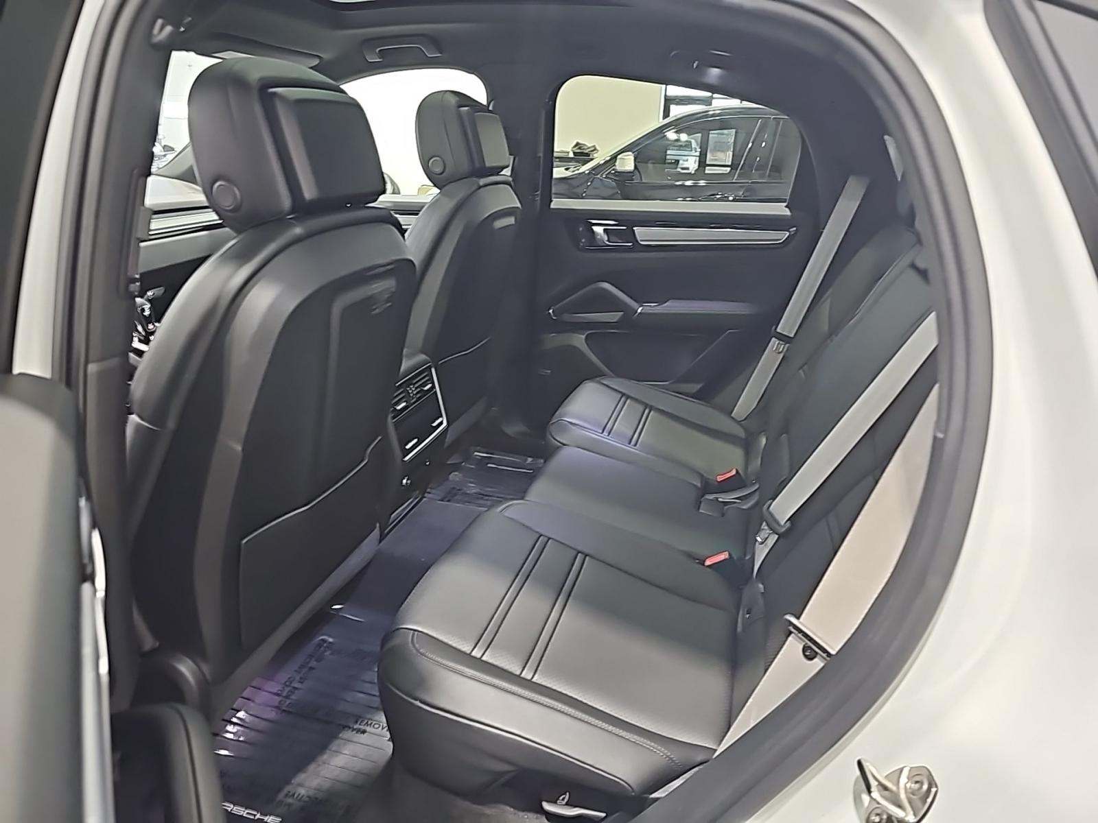 2022 Porsche Cayenne Platinum Edition AWD