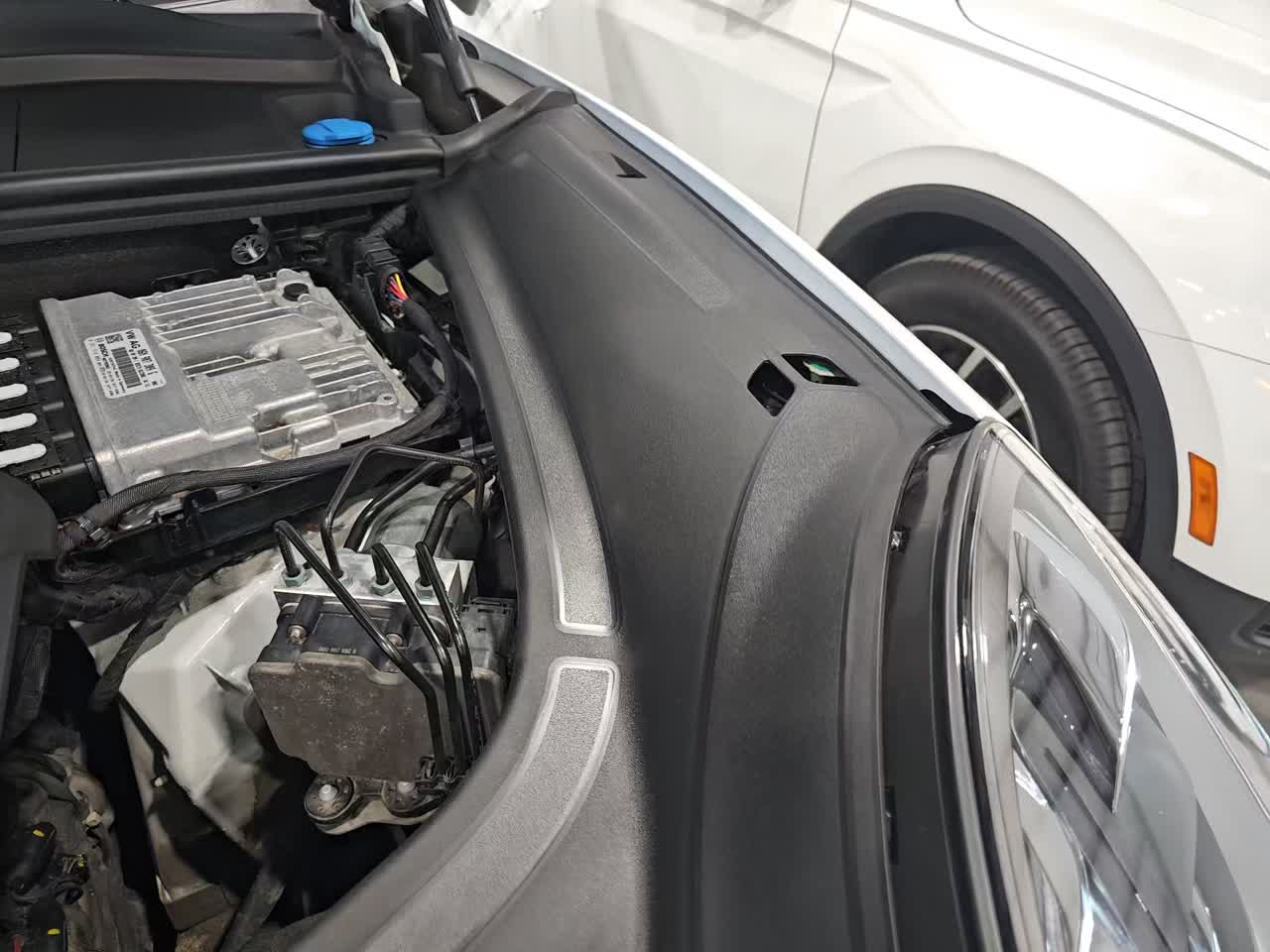 2022 Porsche Cayenne Platinum Edition AWD