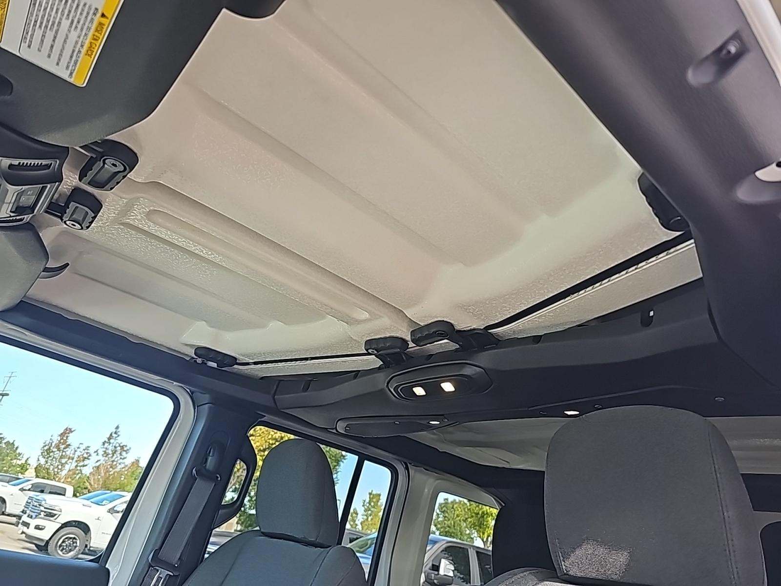 2025 Jeep Wrangler Sahara AWD