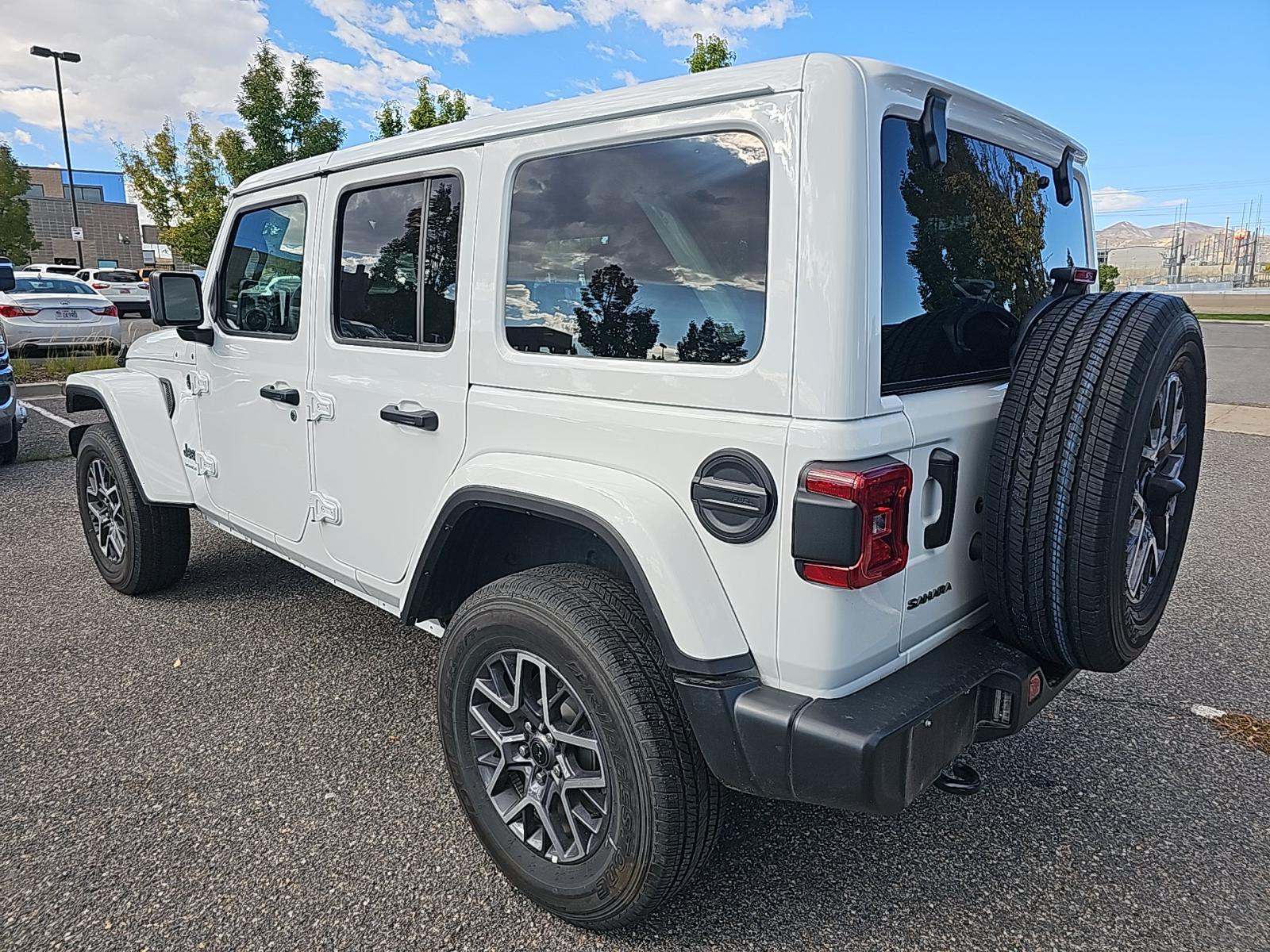 2025 Jeep Wrangler Sahara AWD