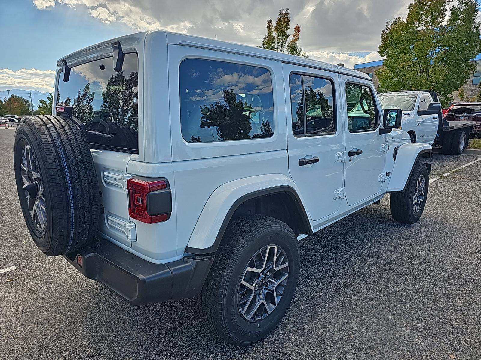 2025 Jeep Wrangler Sahara AWD