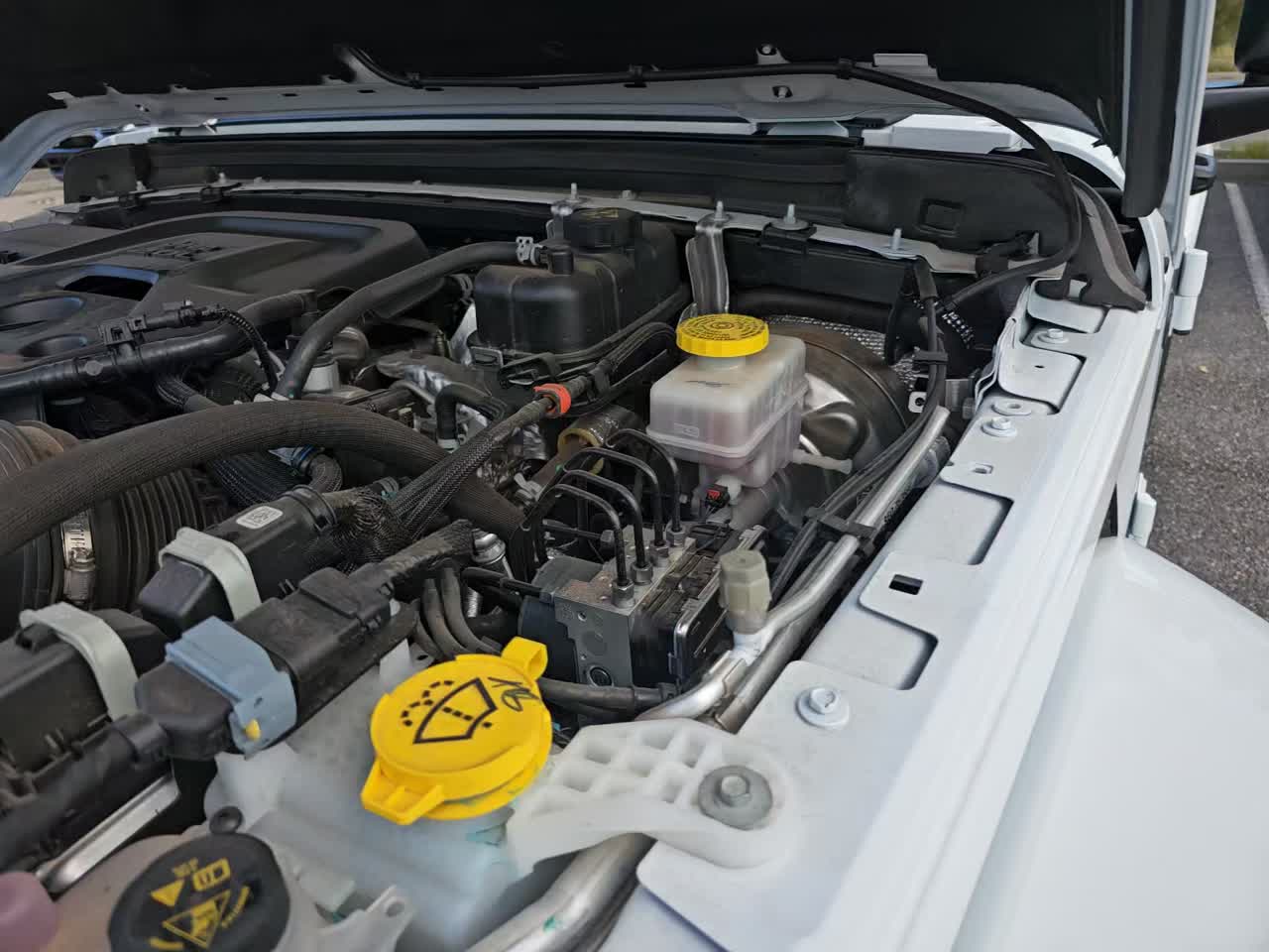 2025 Jeep Wrangler Sahara AWD