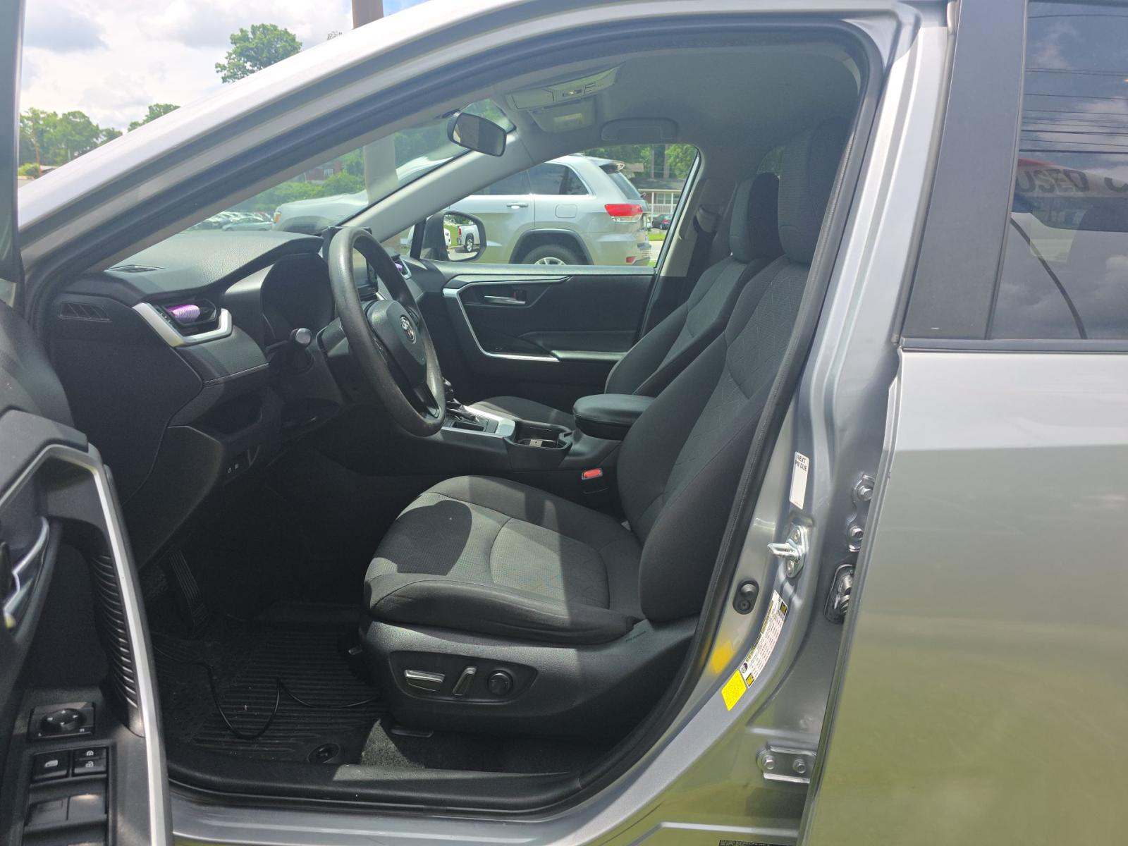 2021 Toyota RAV4 XLE FWD