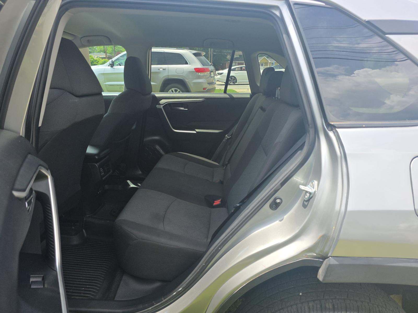 2021 Toyota RAV4 XLE FWD