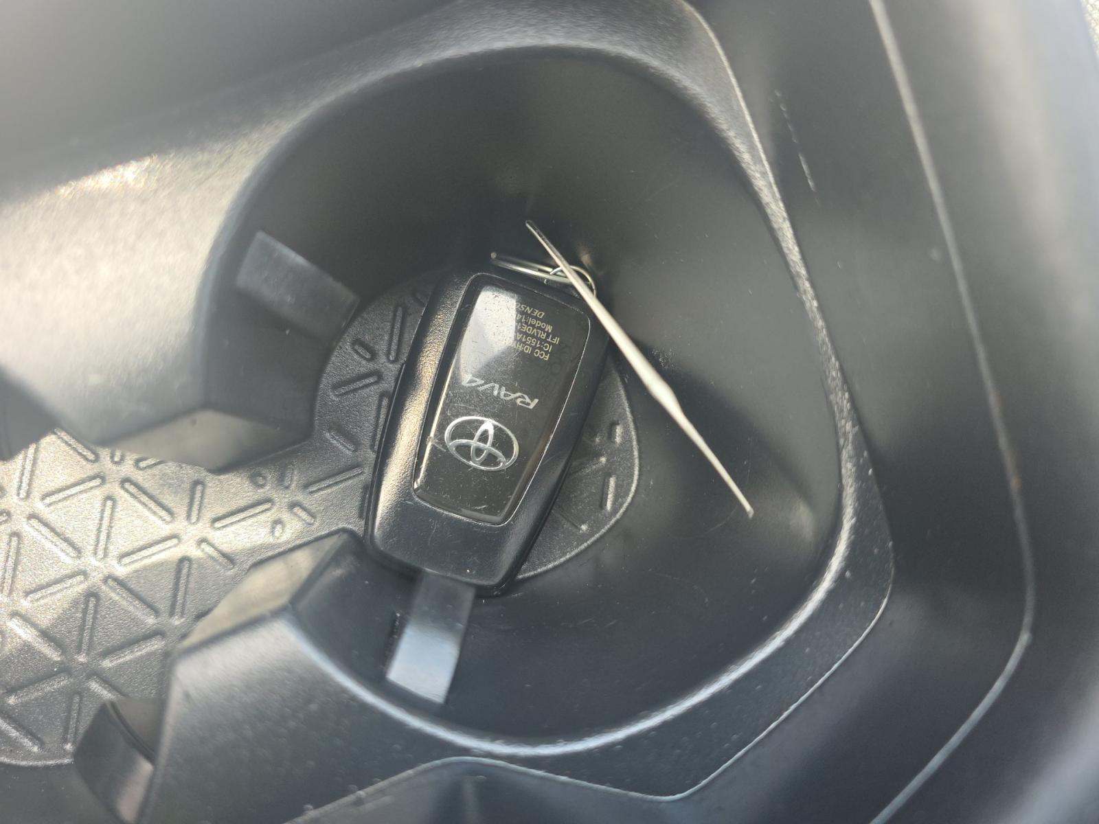 2021 Toyota RAV4 XLE FWD