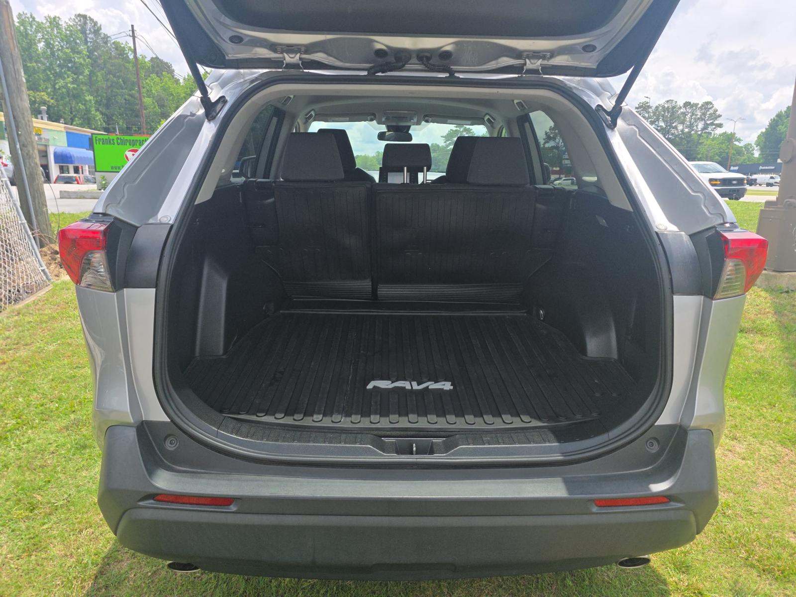 2021 Toyota RAV4 XLE FWD