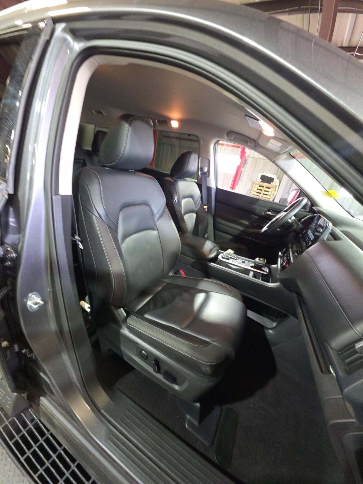 2025 Nissan Pathfinder SL AWD