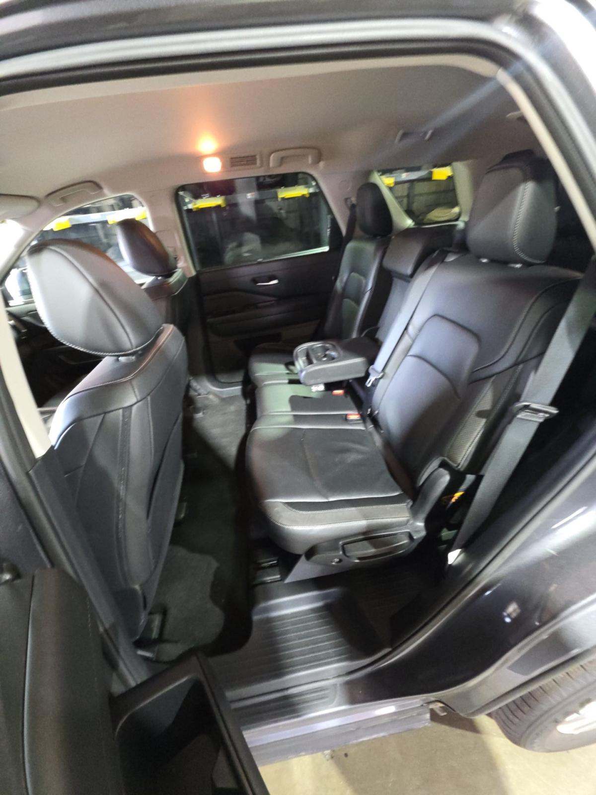 2025 Nissan Pathfinder SL AWD