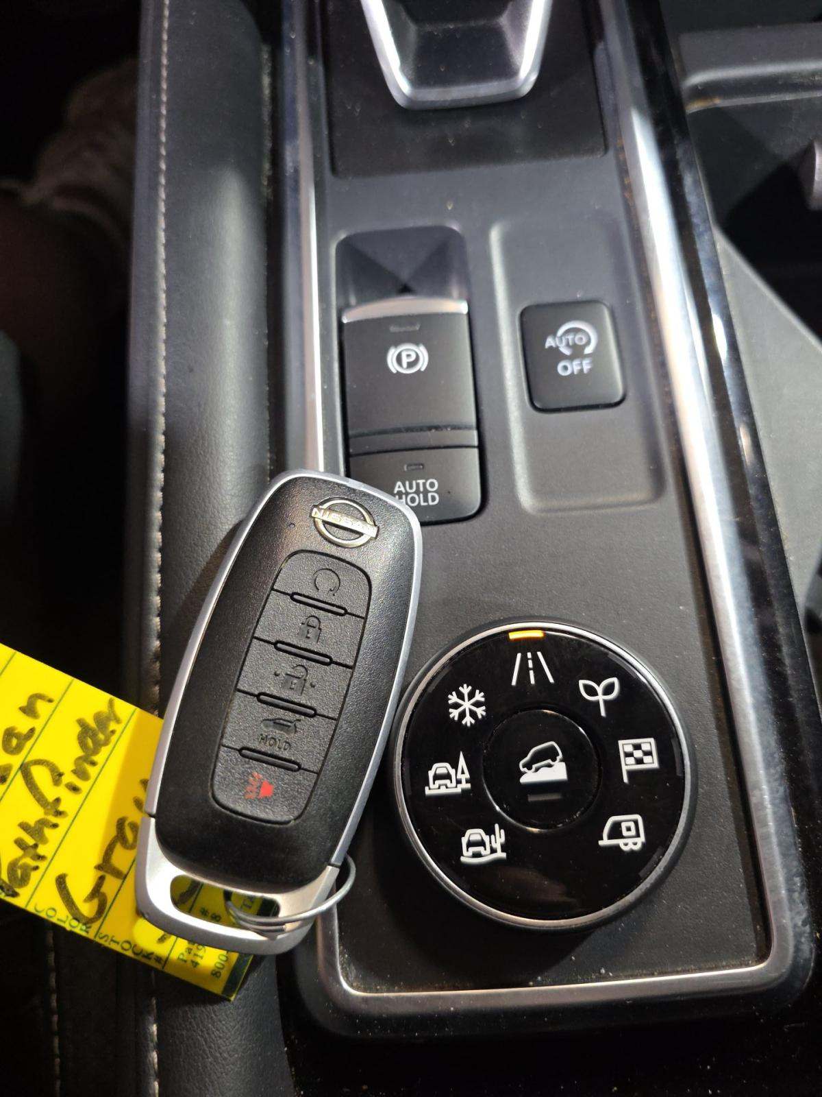 2025 Nissan Pathfinder SL AWD