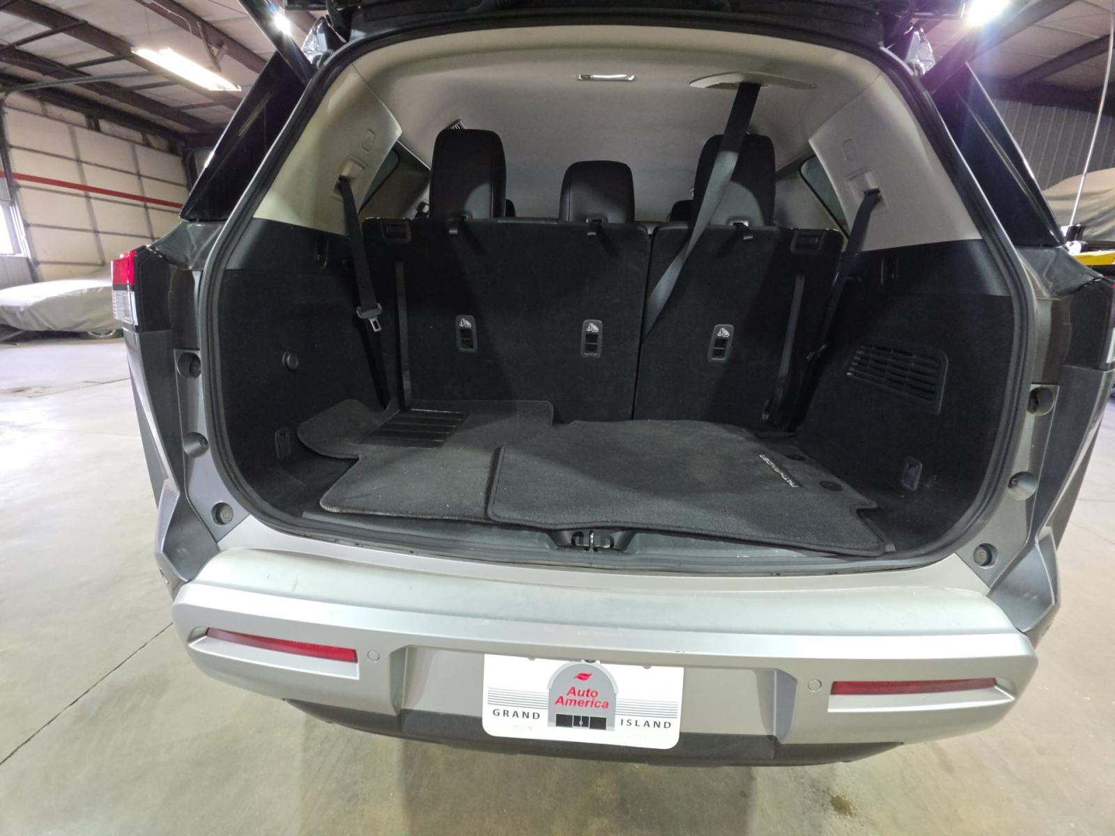 2025 Nissan Pathfinder SL AWD