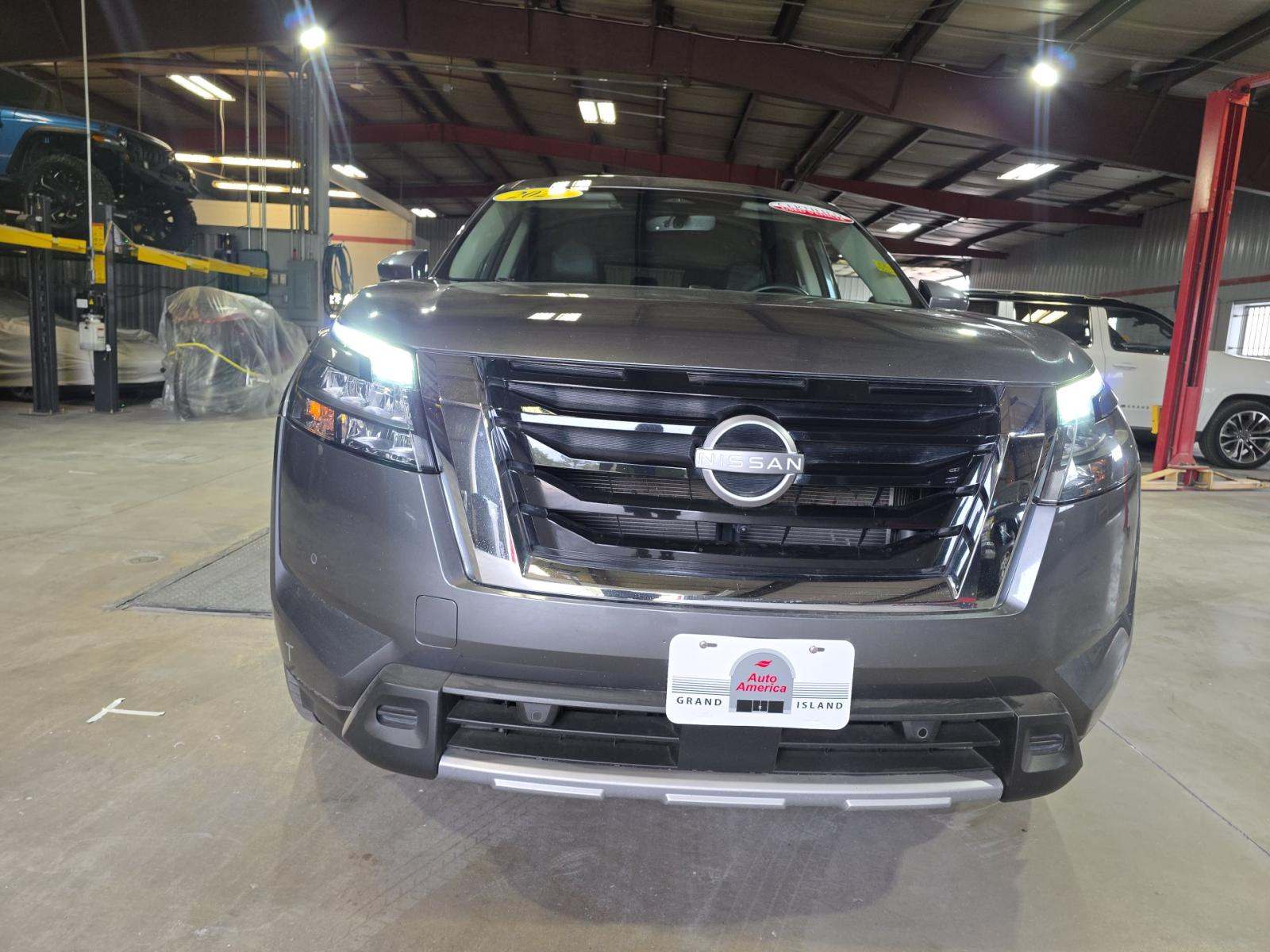 2025 Nissan Pathfinder SL AWD