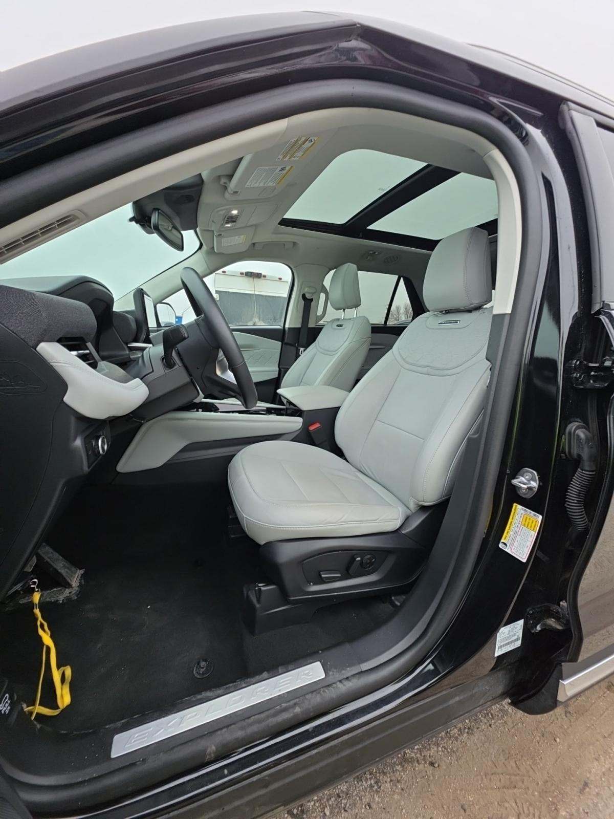 2025 Ford Explorer Platinum AWD