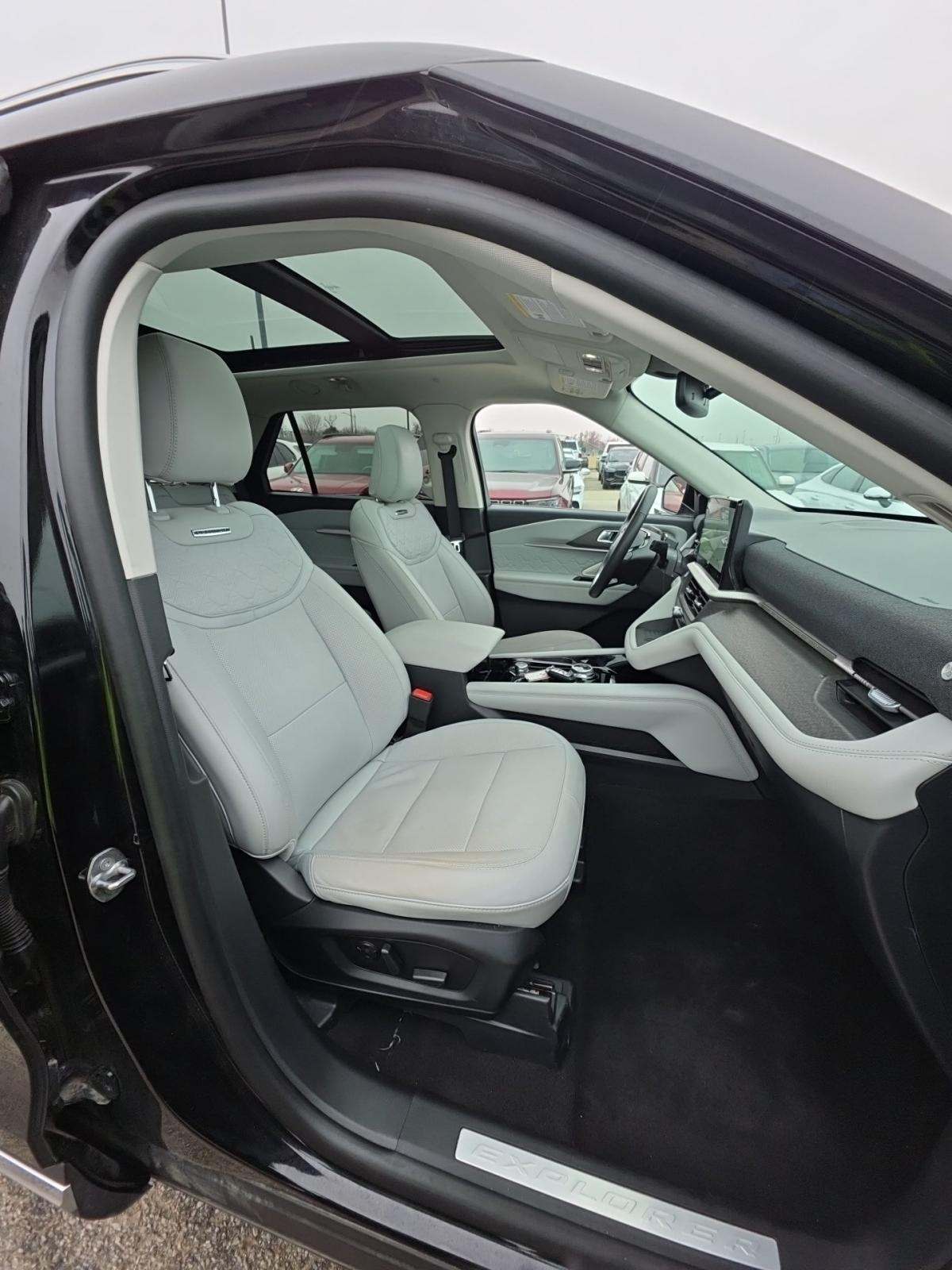 2025 Ford Explorer Platinum AWD