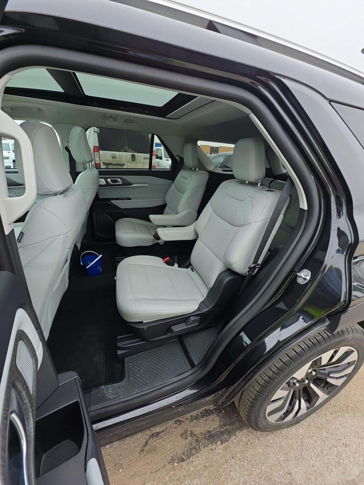 2025 Ford Explorer Platinum AWD