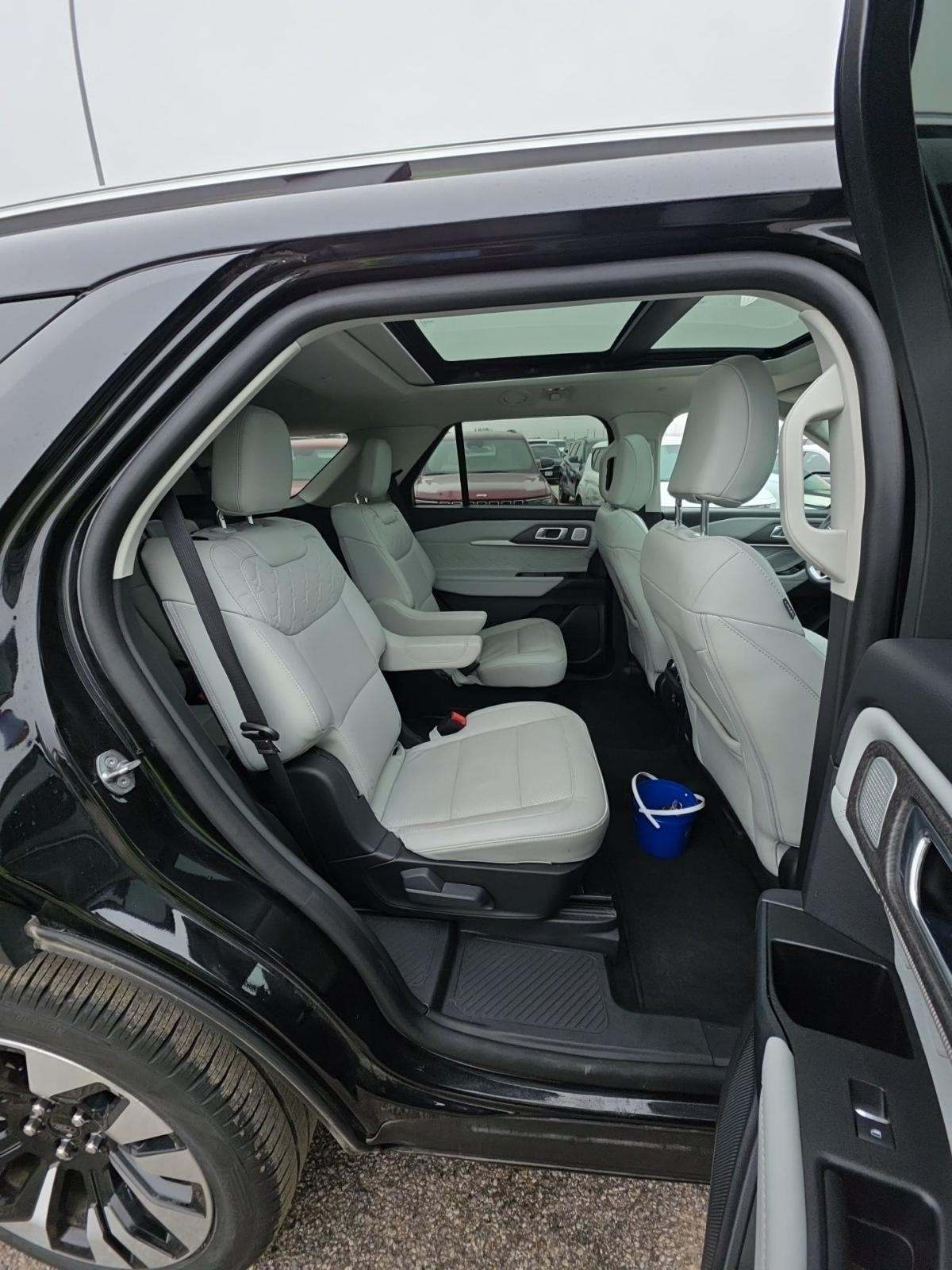 2025 Ford Explorer Platinum AWD