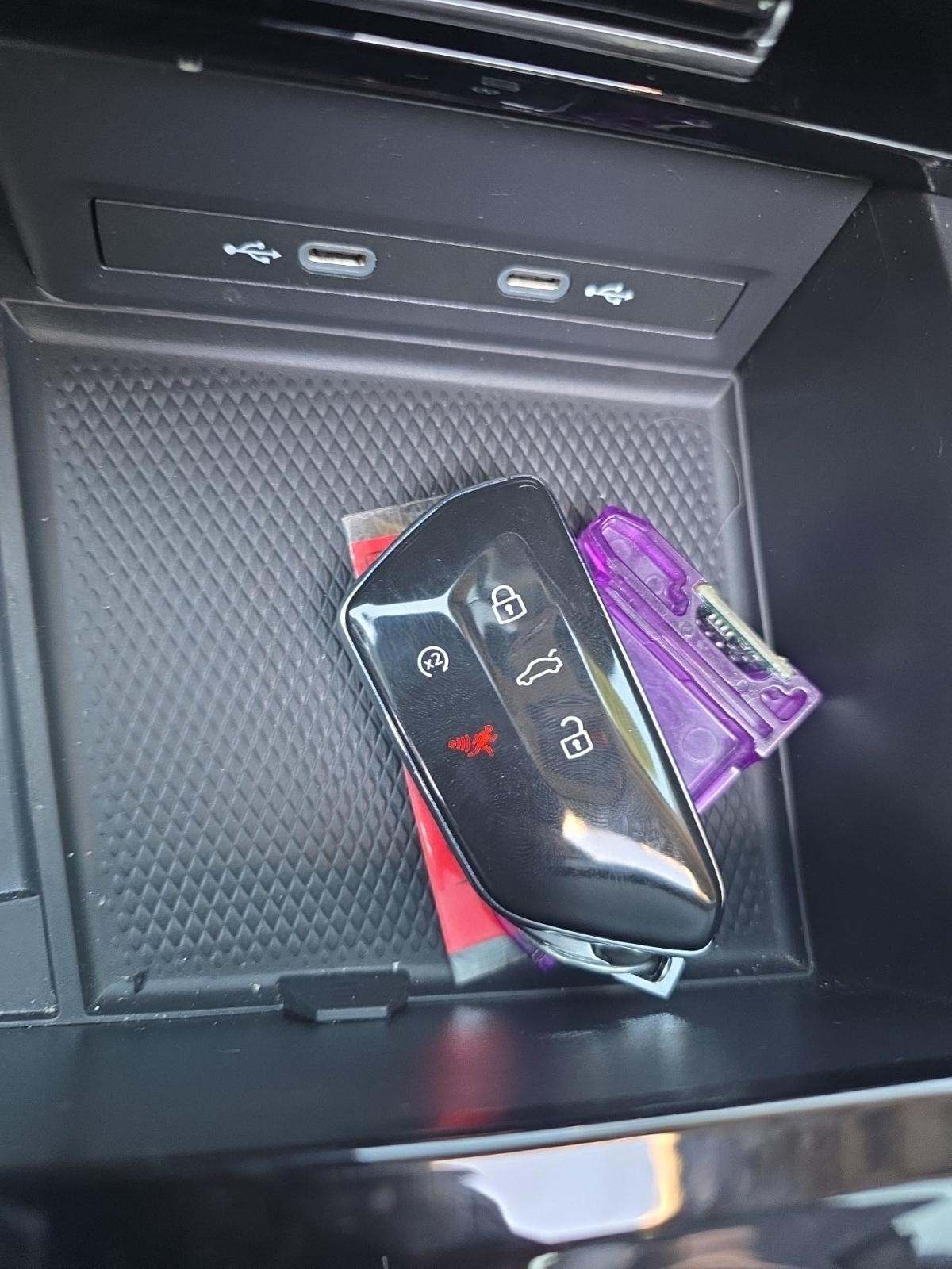 2024 Volkswagen Atlas 2.0T Peak Edition SEL AWD