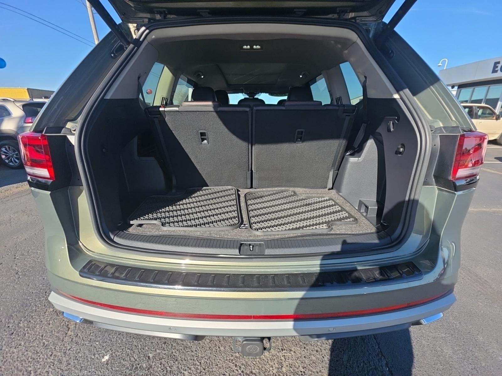 2024 Volkswagen Atlas 2.0T Peak Edition SEL AWD