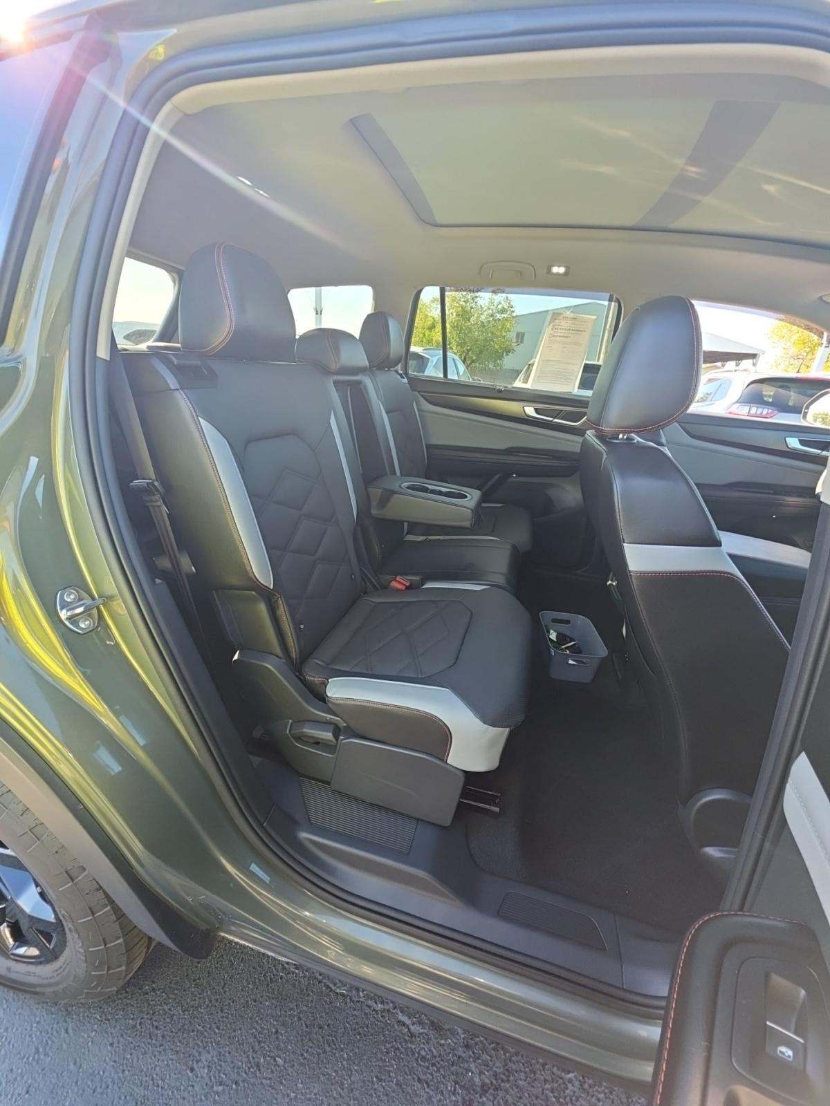 2024 Volkswagen Atlas 2.0T Peak Edition SEL AWD