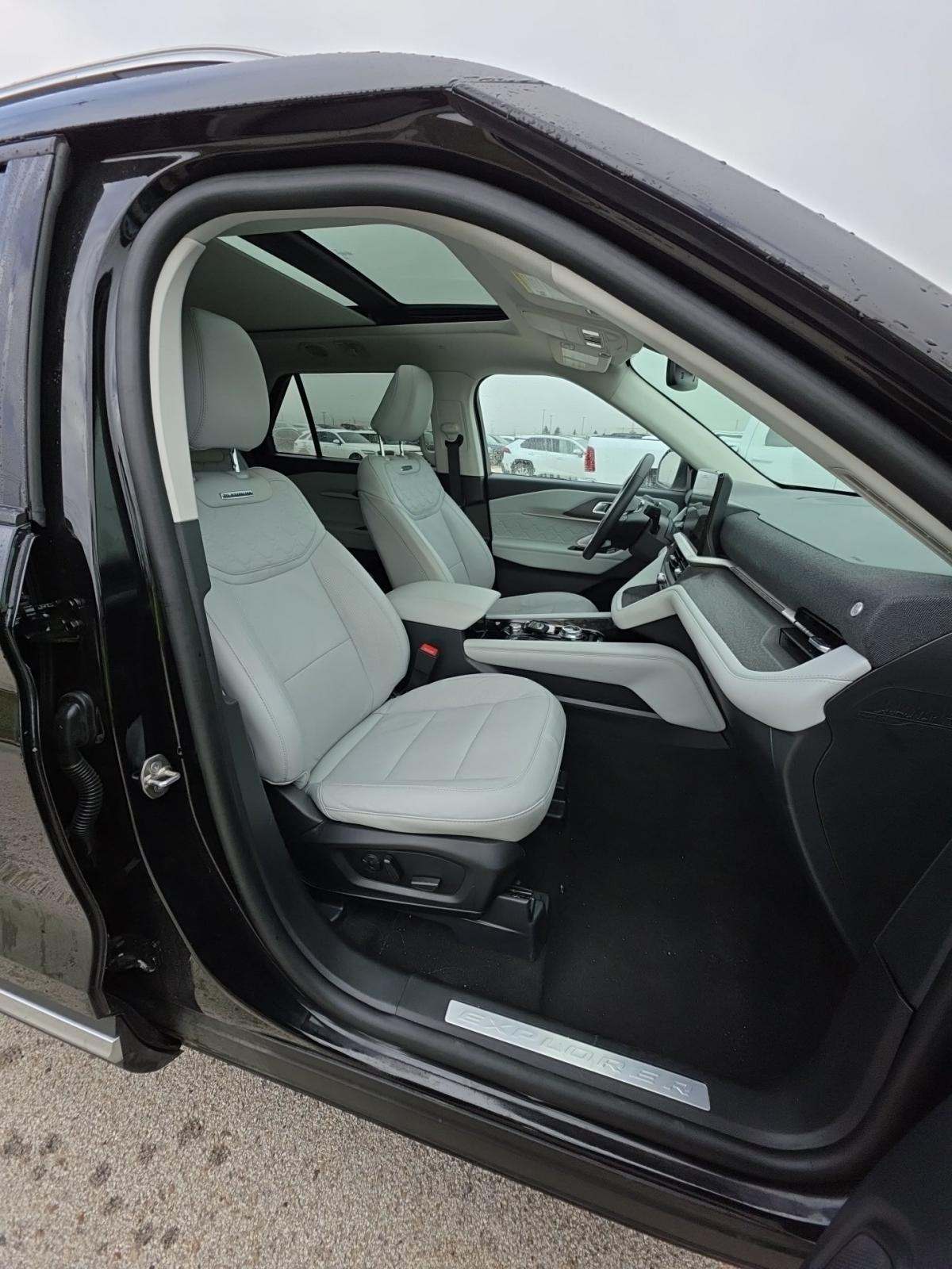 2025 Ford Explorer Platinum AWD