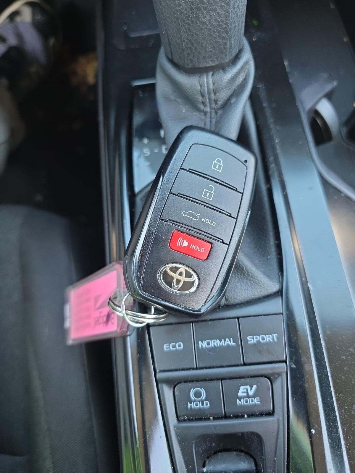 2025 Toyota Camry LE FWD