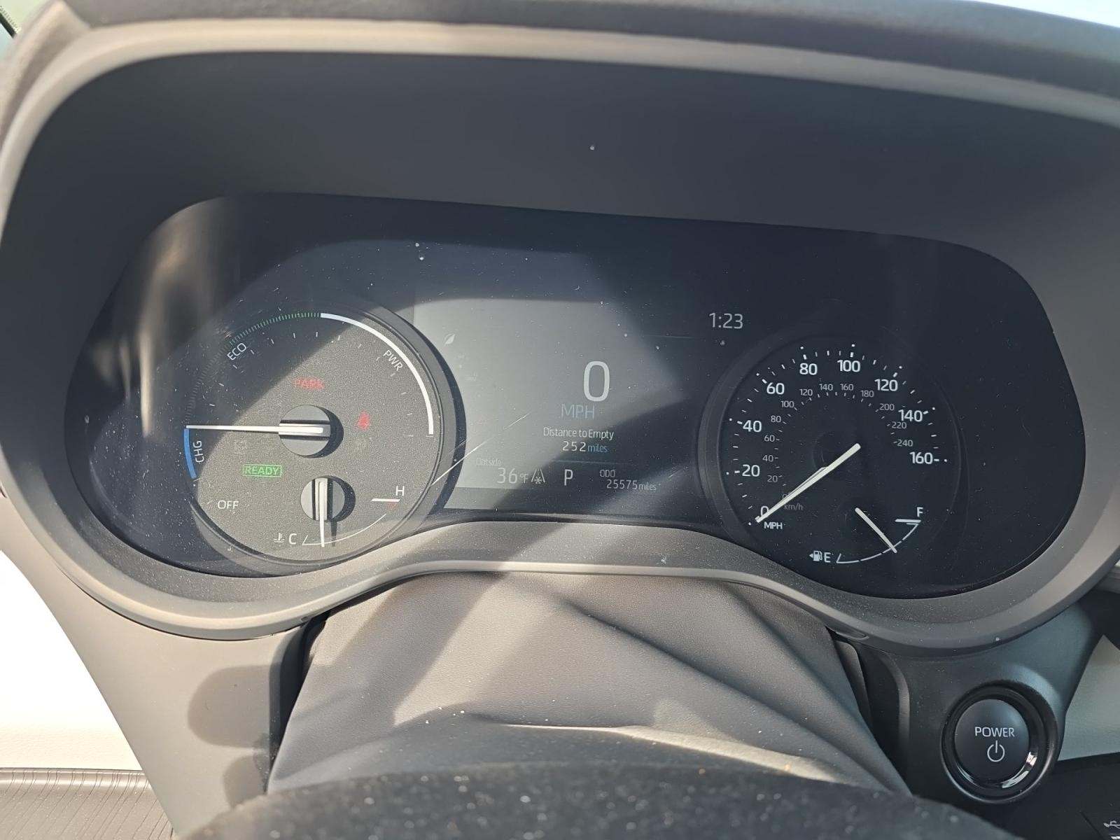 2025 Toyota Sienna LE FWD