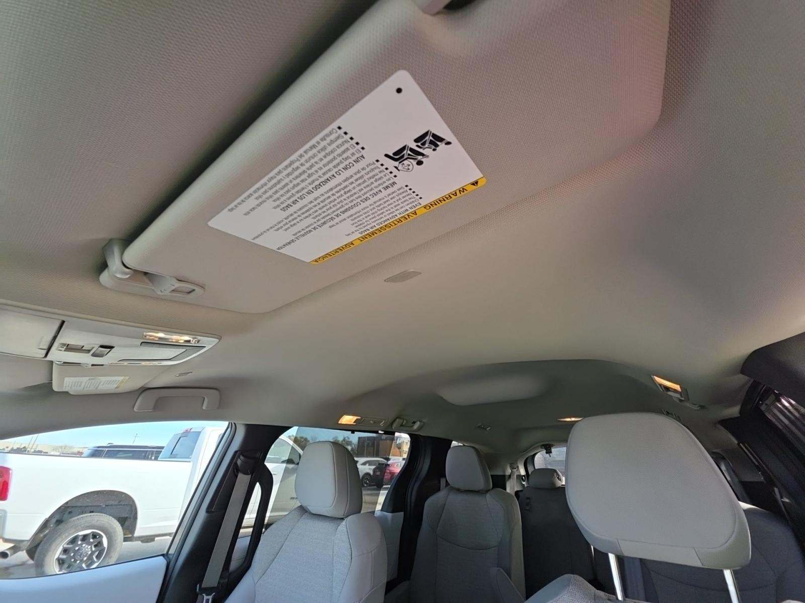 2025 Toyota Sienna LE FWD