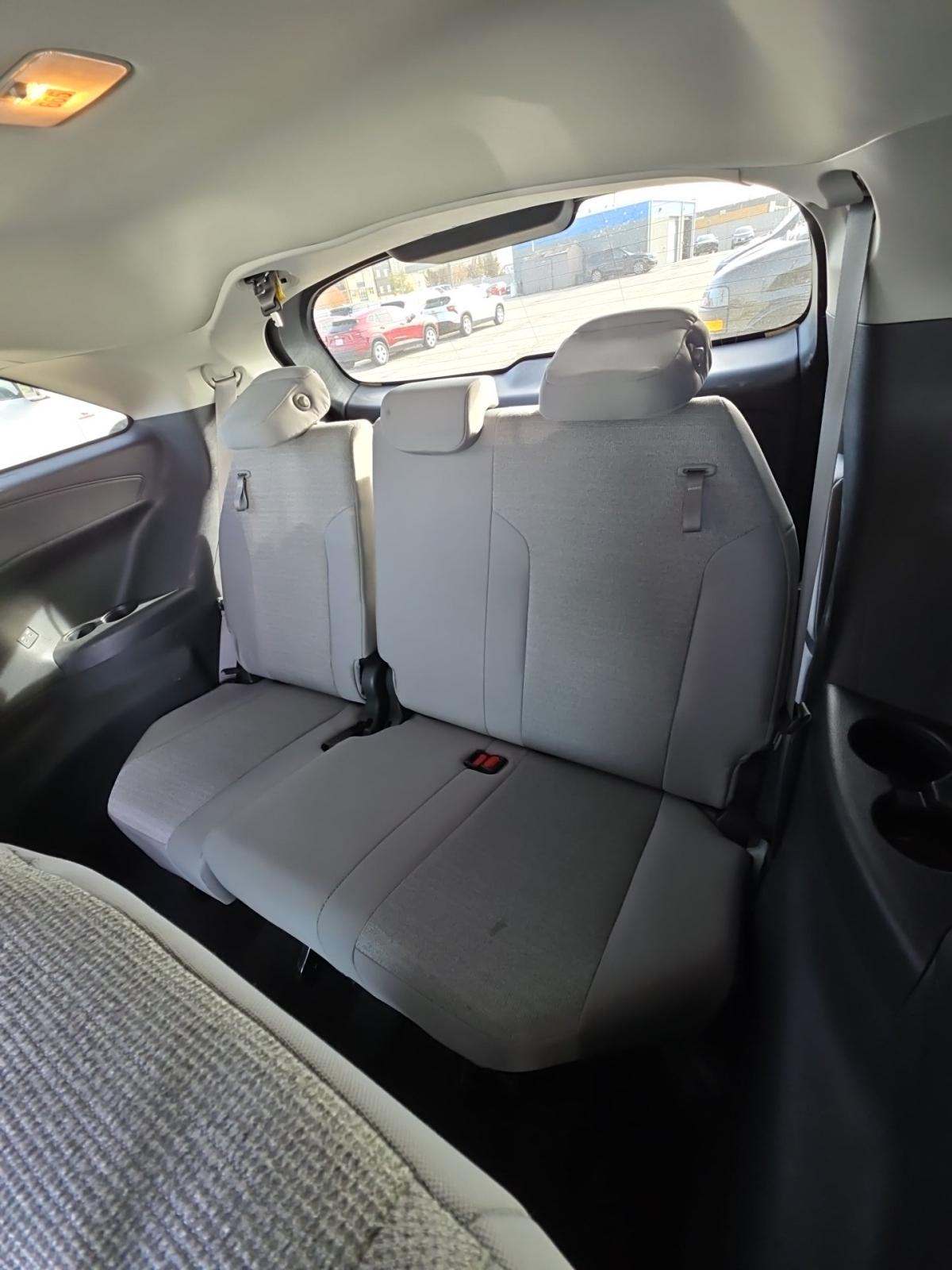 2025 Toyota Sienna LE FWD