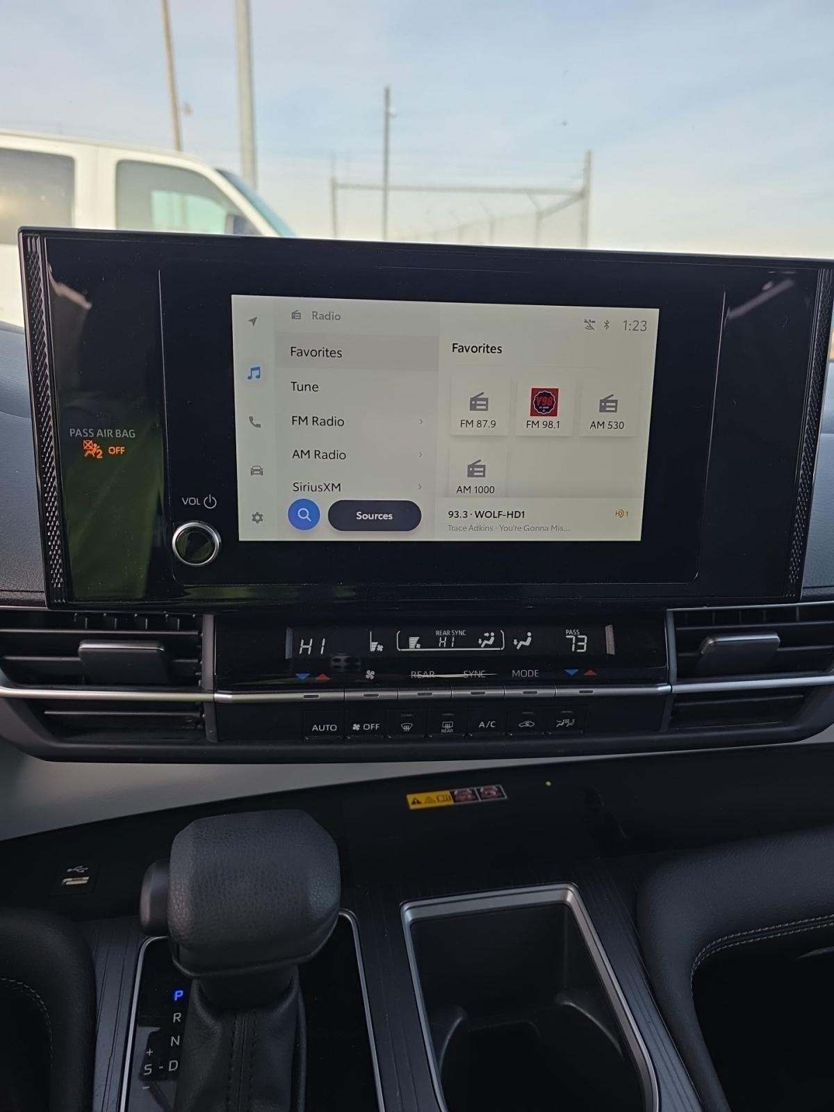 2025 Toyota Sienna LE FWD